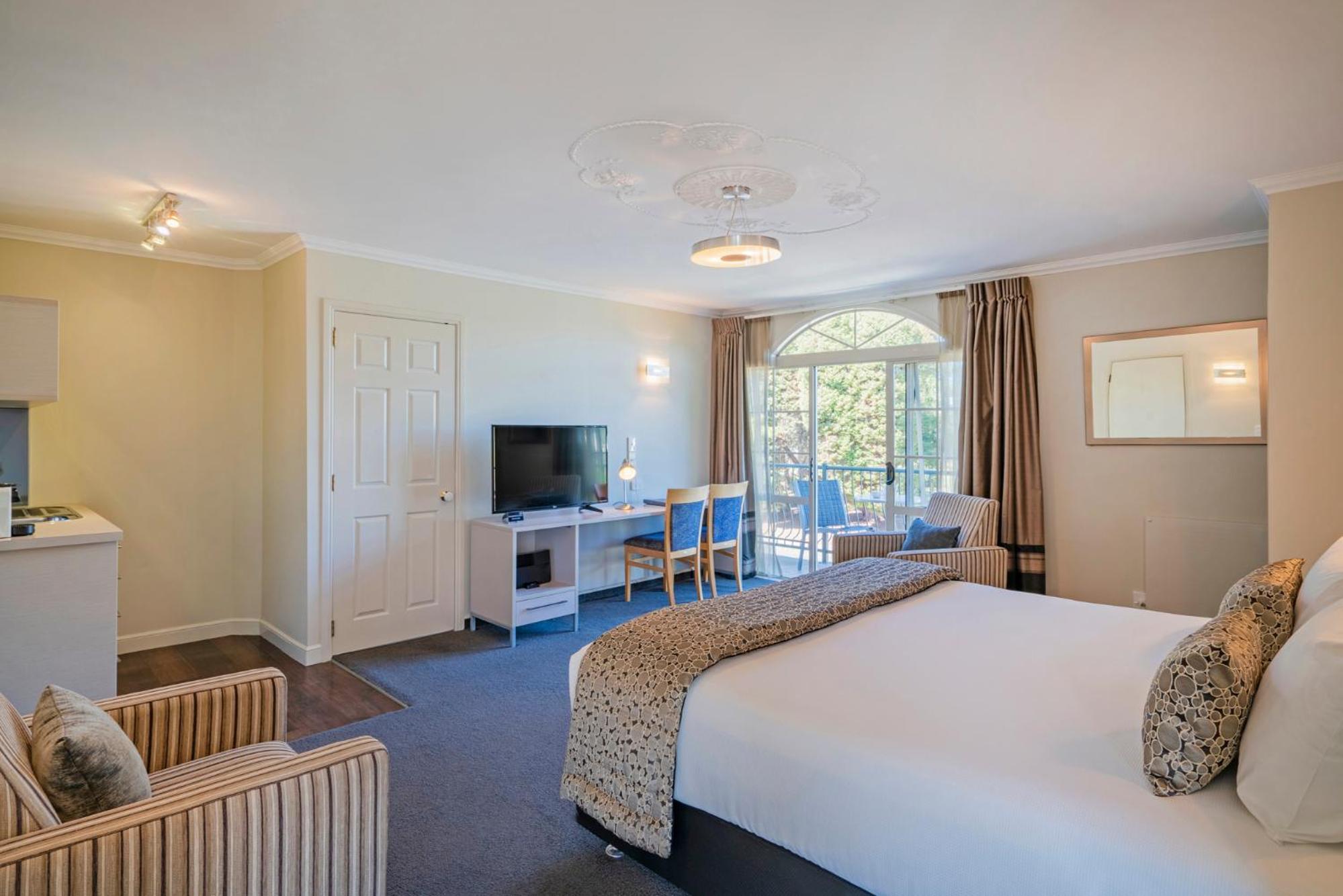 Executive Studio with Spa Pool - Photo 3