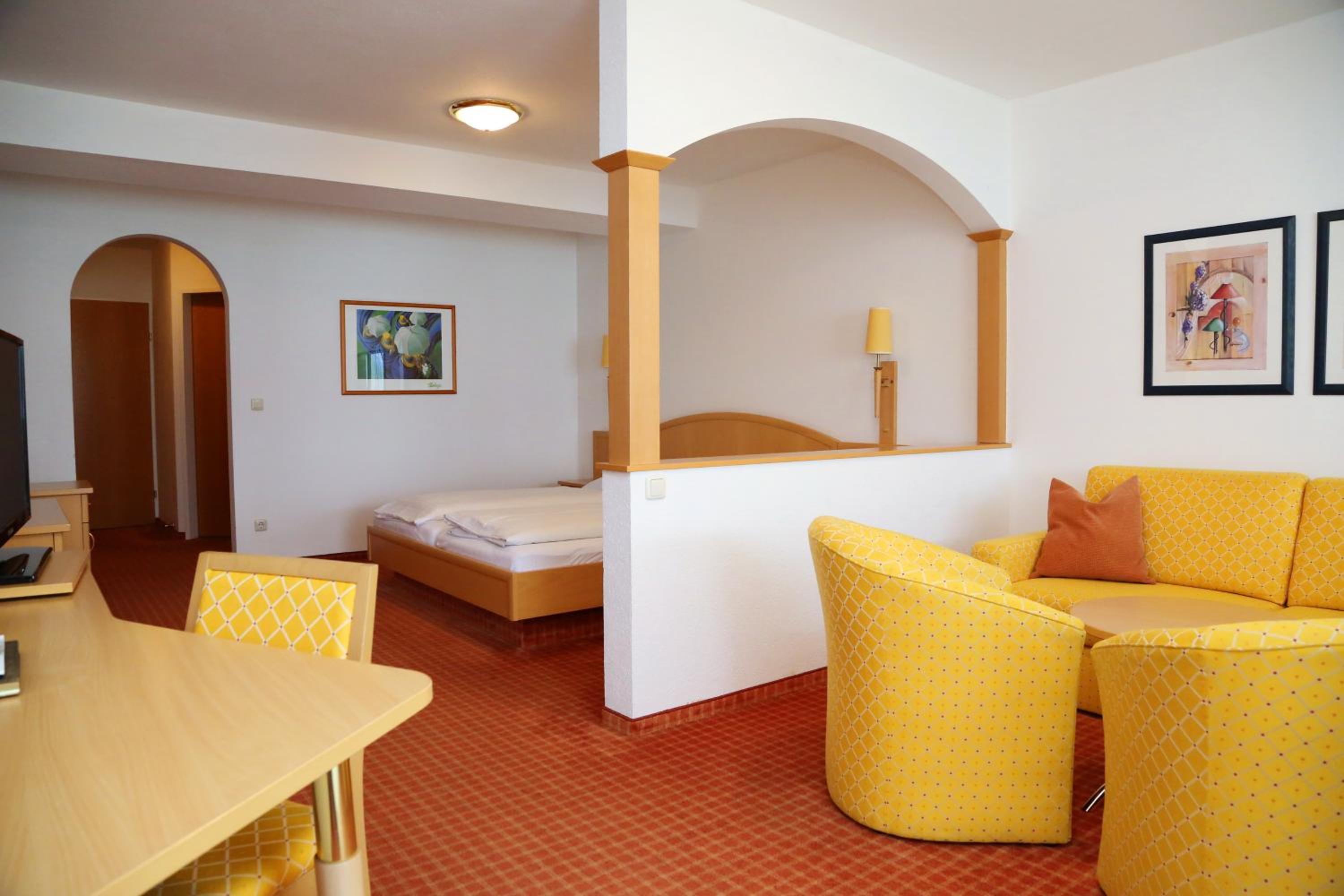 Deluxe Double Room with Lake View - Photo 4