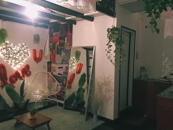 Queen Studio photo 2