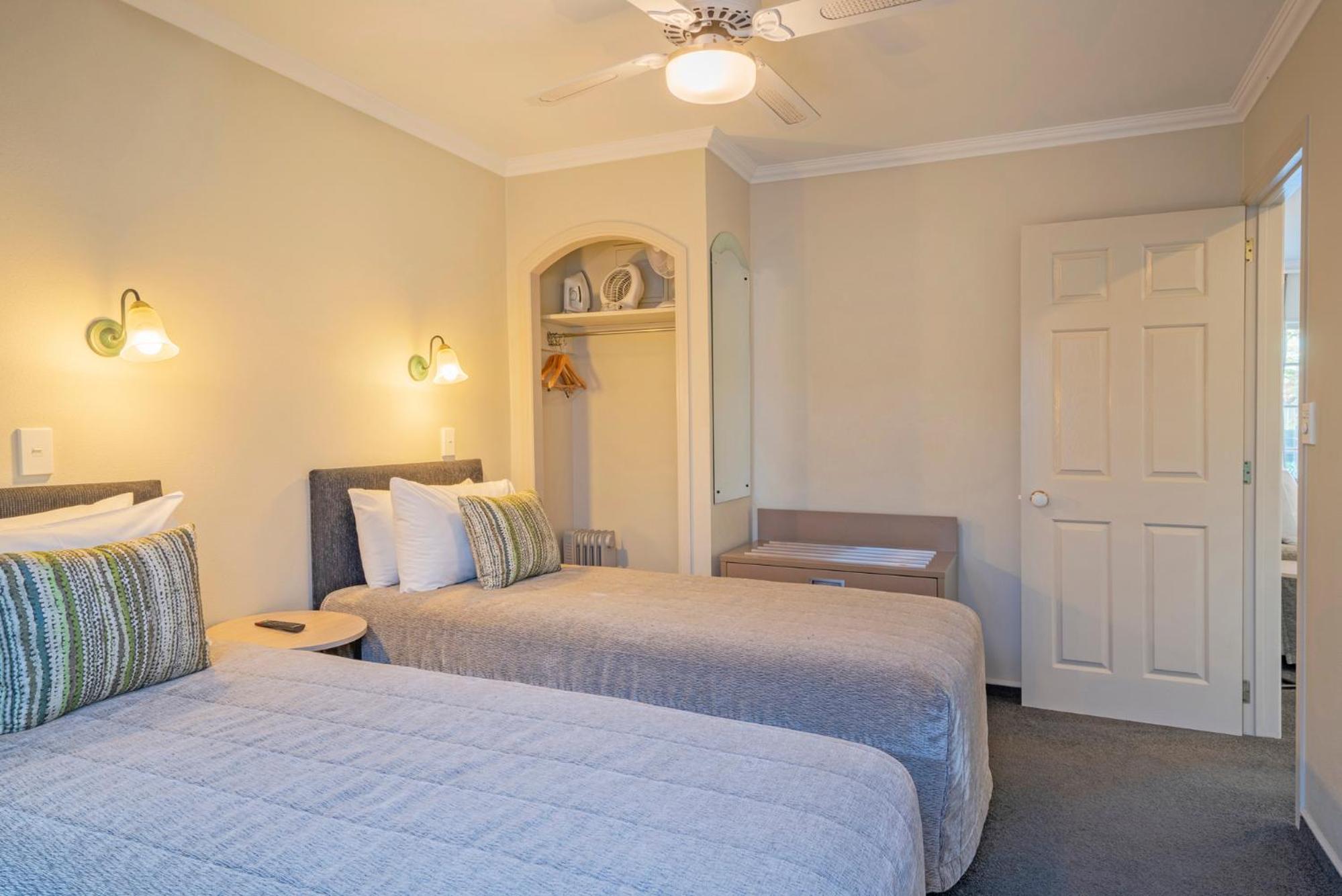 Family One Bedroom Suite with Spa Pool - Photo 11