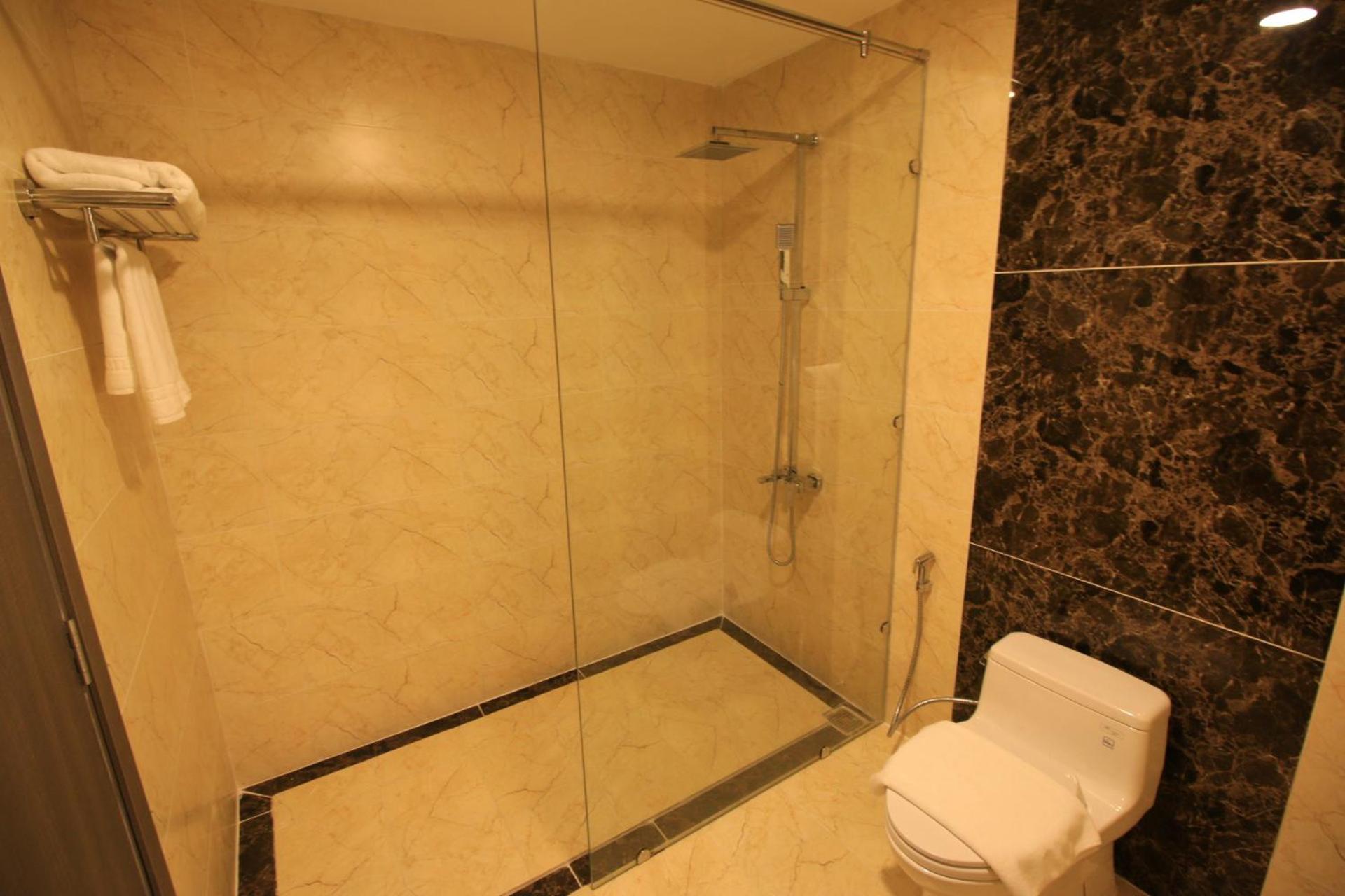Deluxe Triple Room thumbnail 5