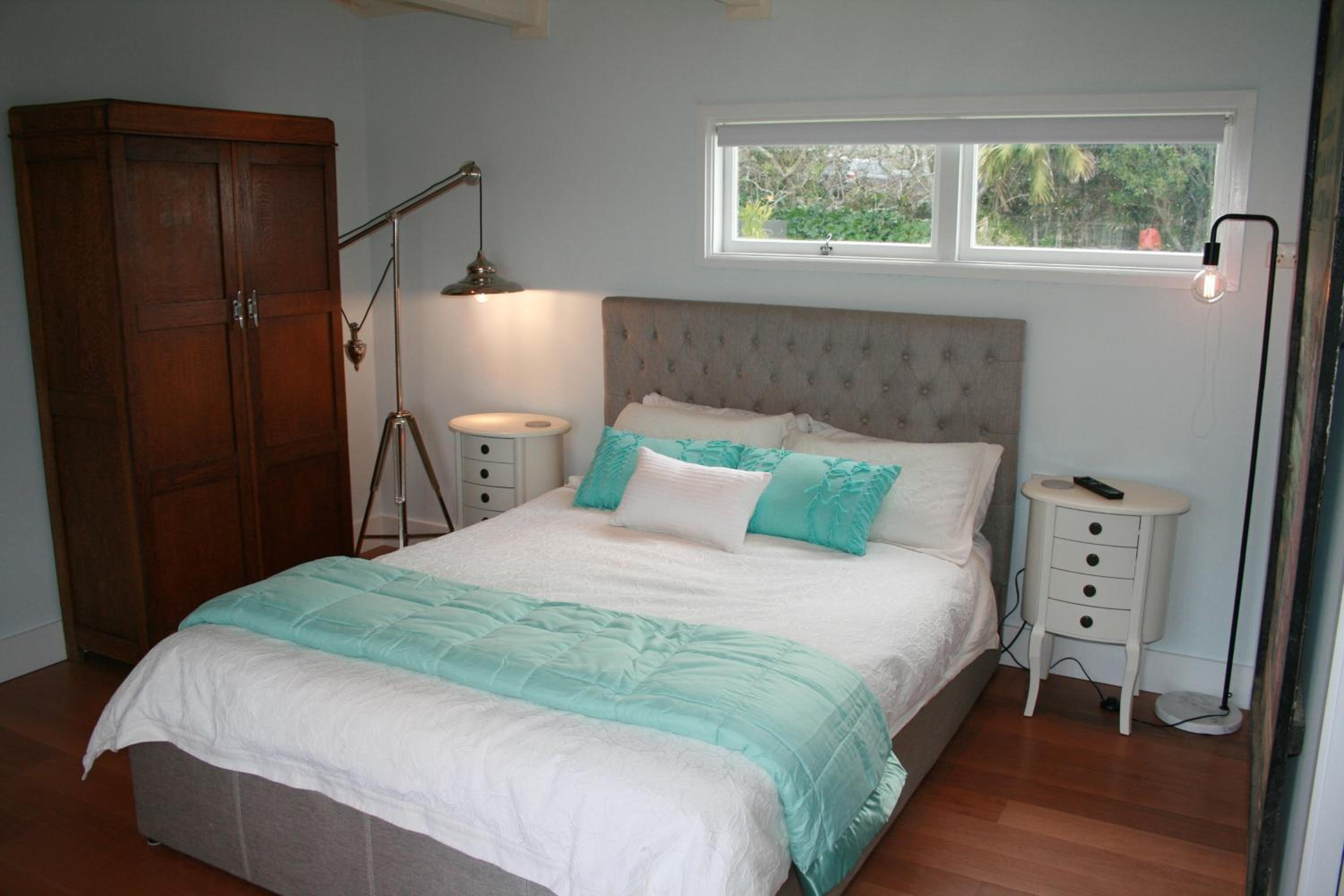 Bungalow - Water Front