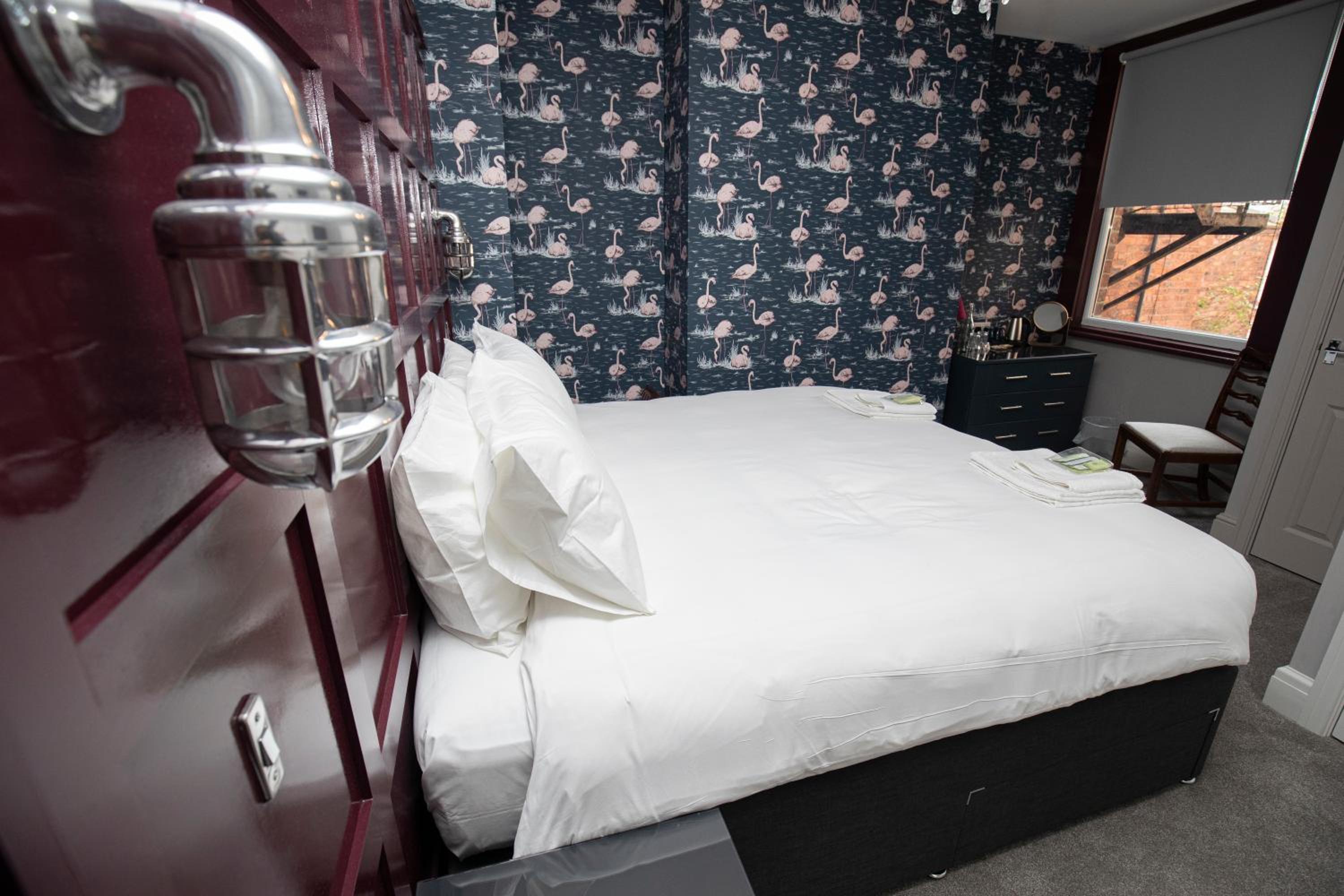 Superior King Room with One King Bed (Non Smoking) photo 3