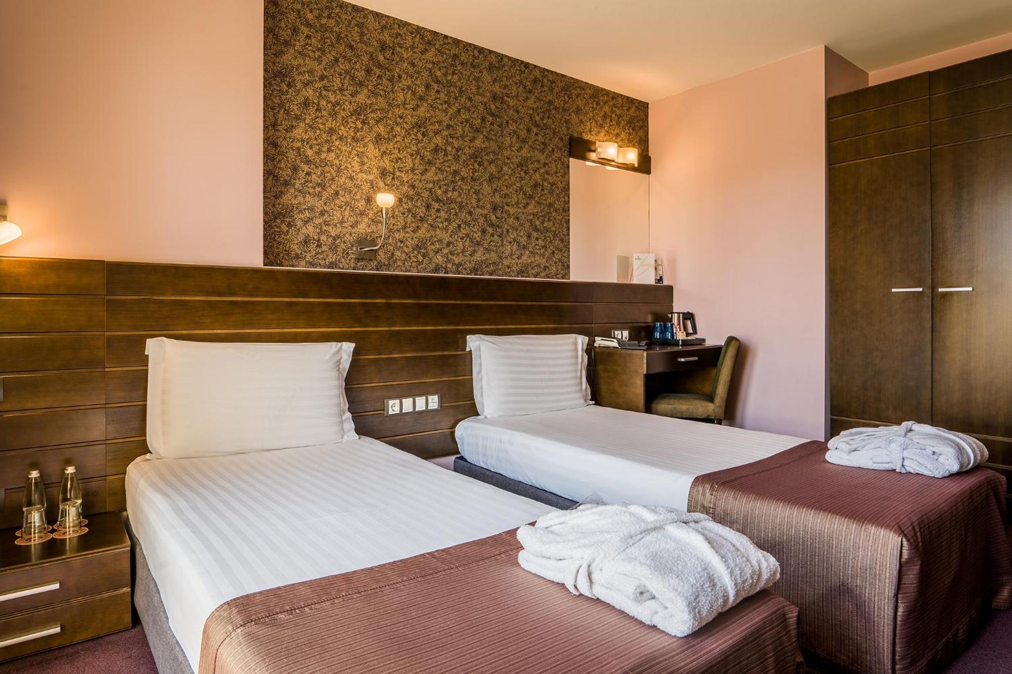 Standard Double or Twin Room, photo 7