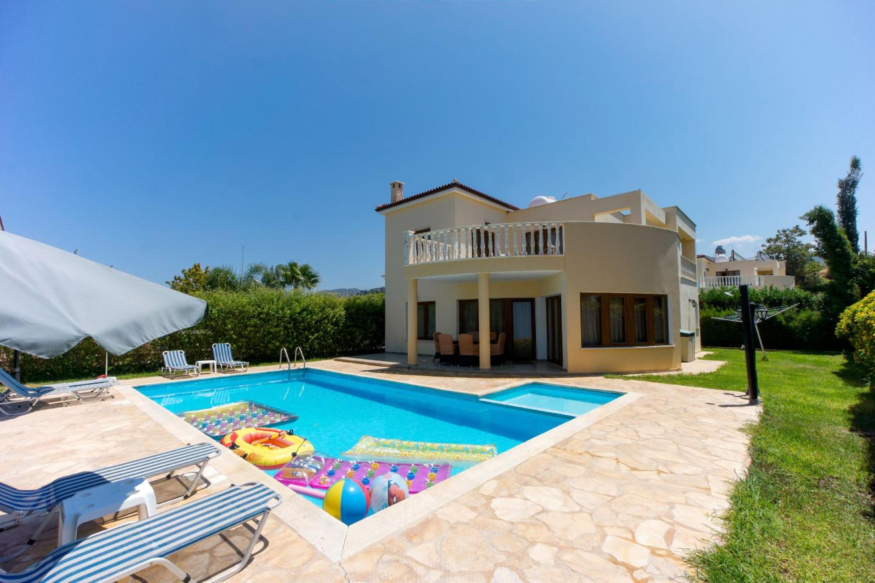 Three-Bedroom Villa photo 2