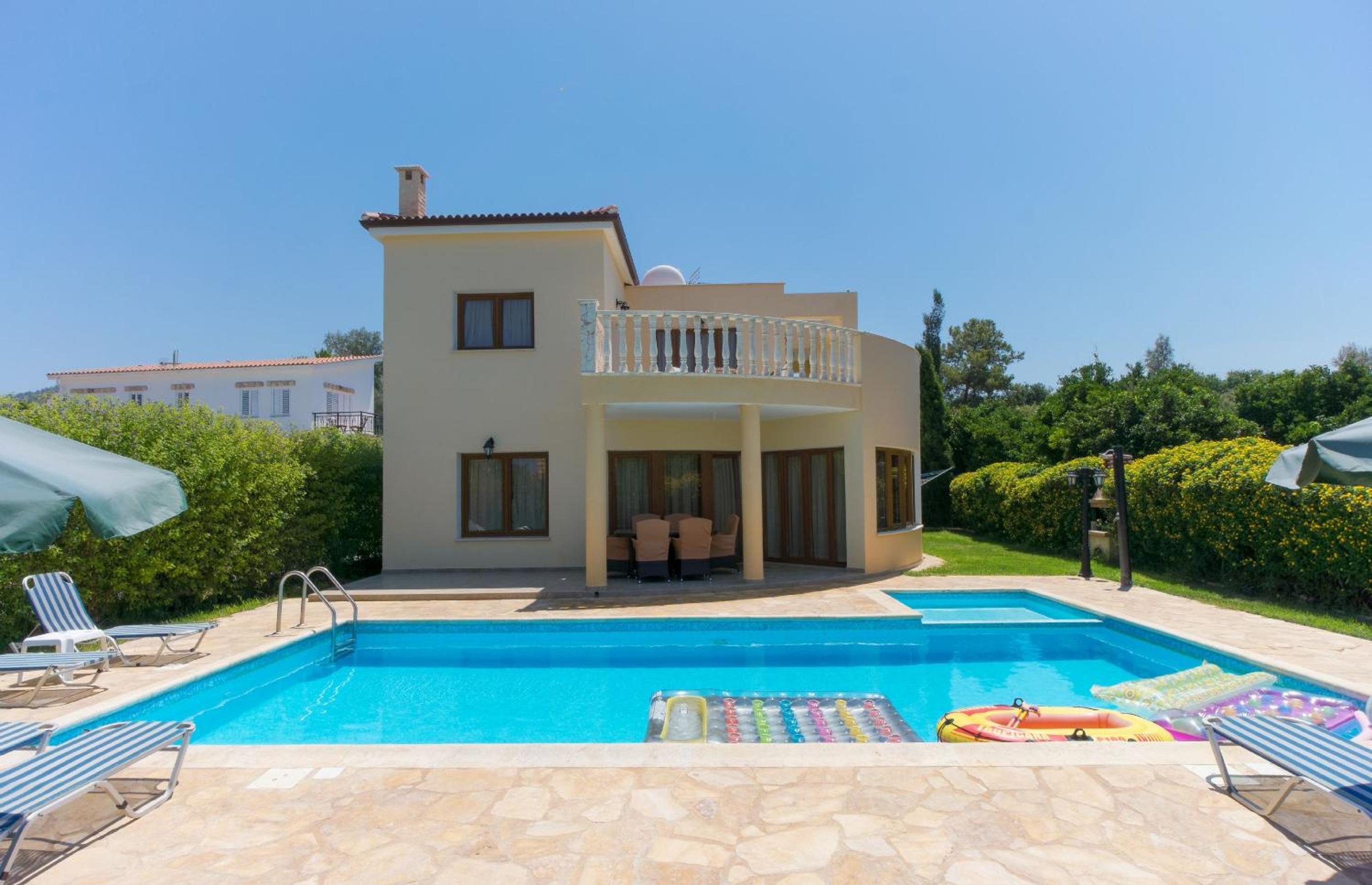 Three-Bedroom Villa photo 3