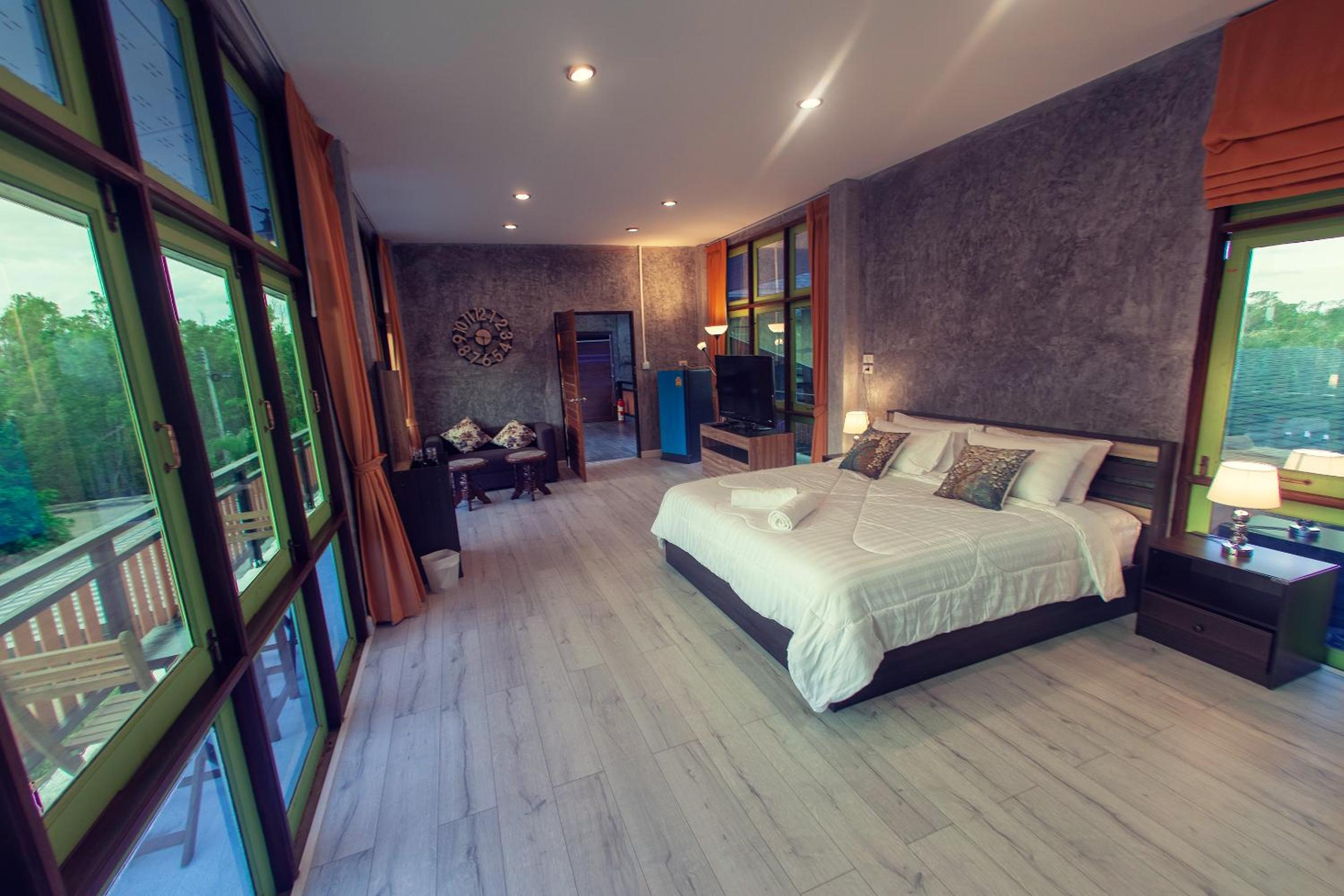 Suite with Mountain View - Photo 4