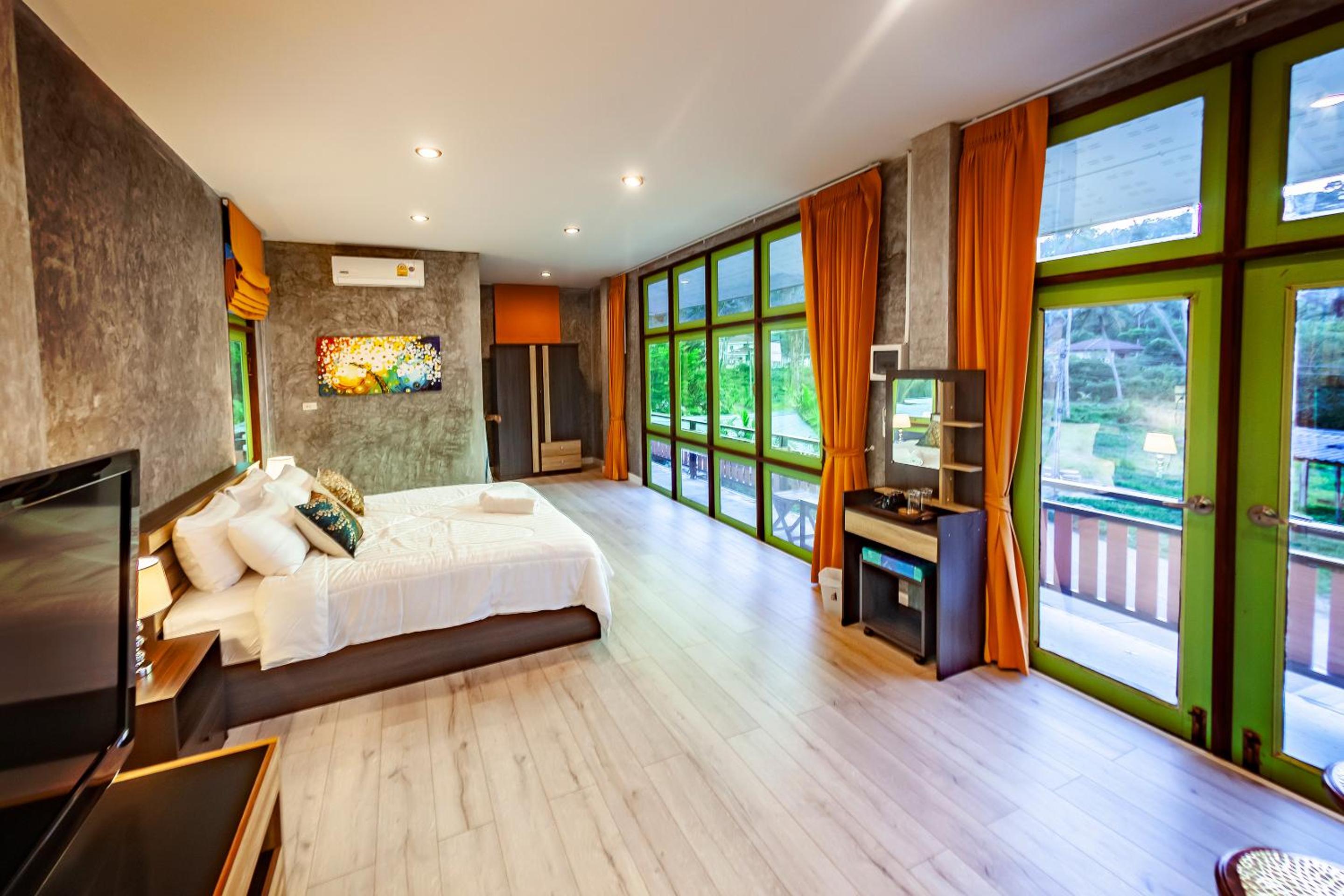 Suite with Mountain View - Photo 11