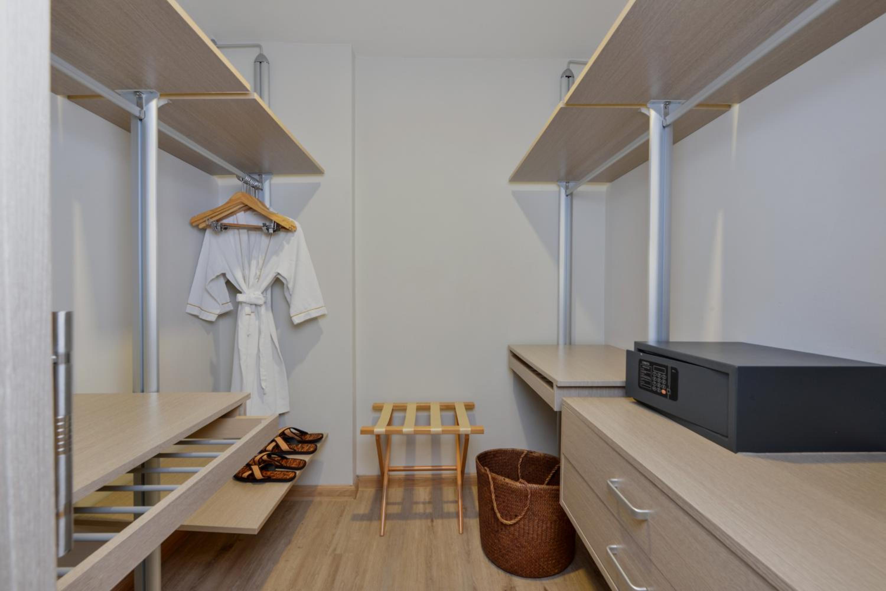 Grand Suite with Double Bed - Photo 7