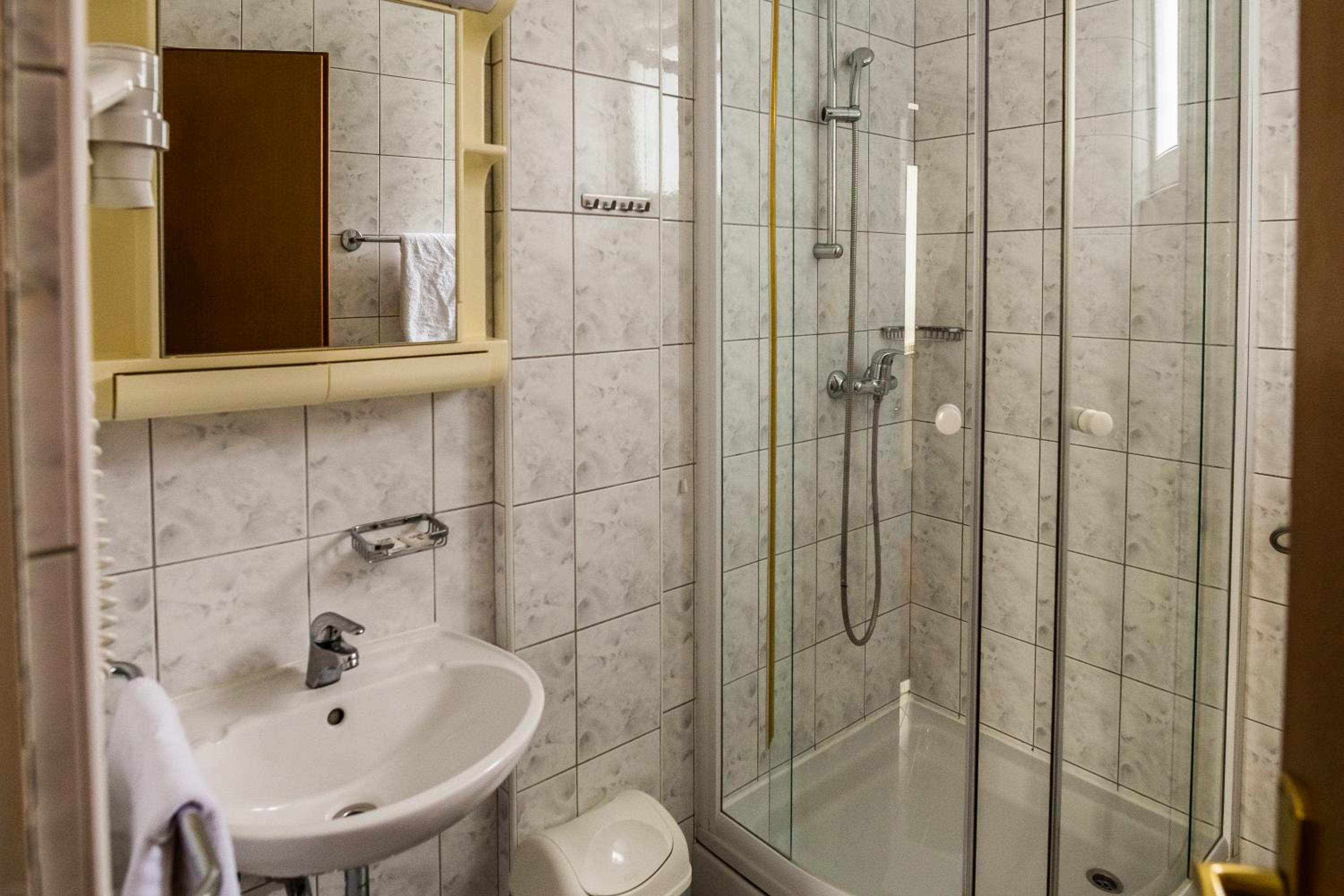 Double Room - Photo 7