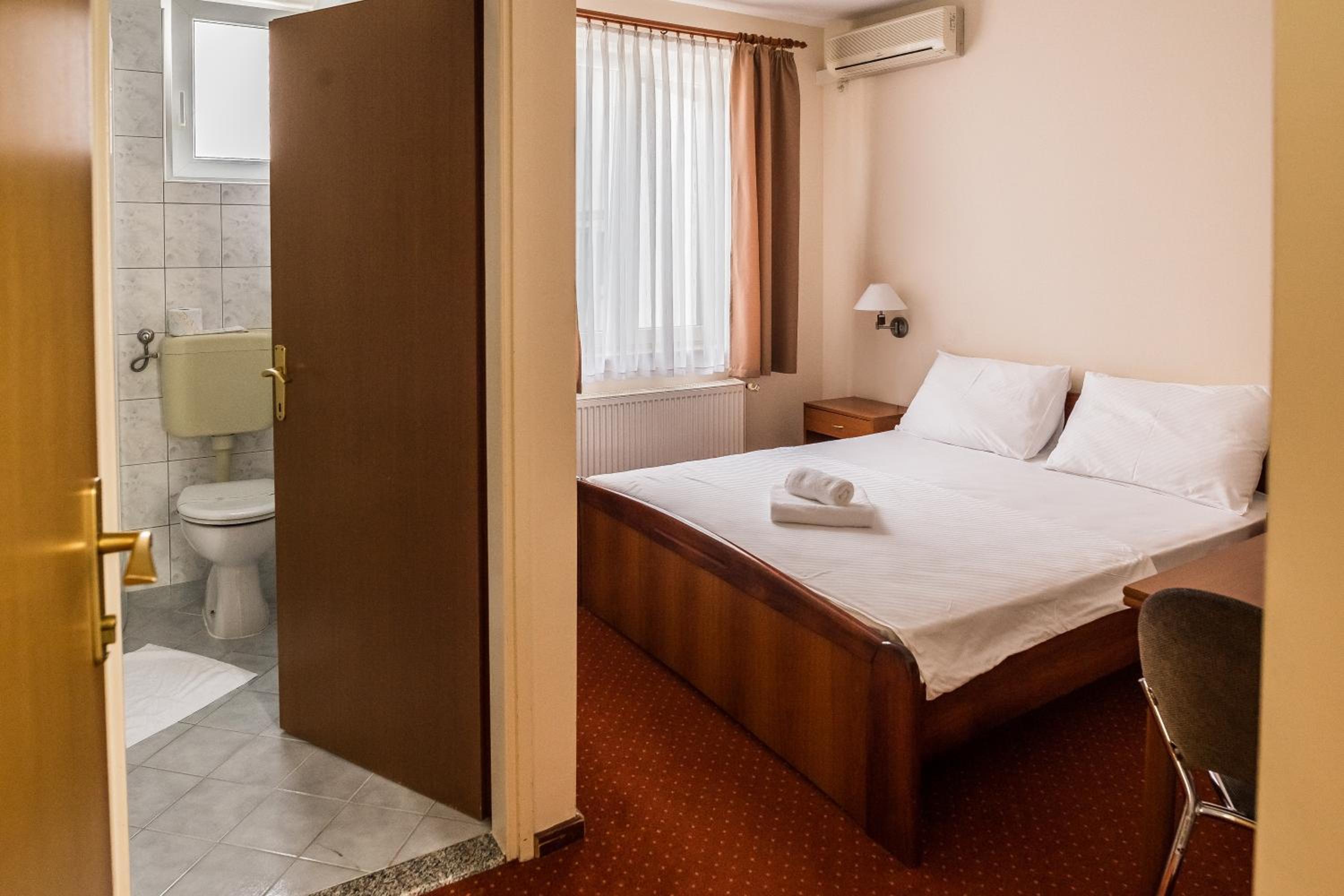 Double Room - Photo 3