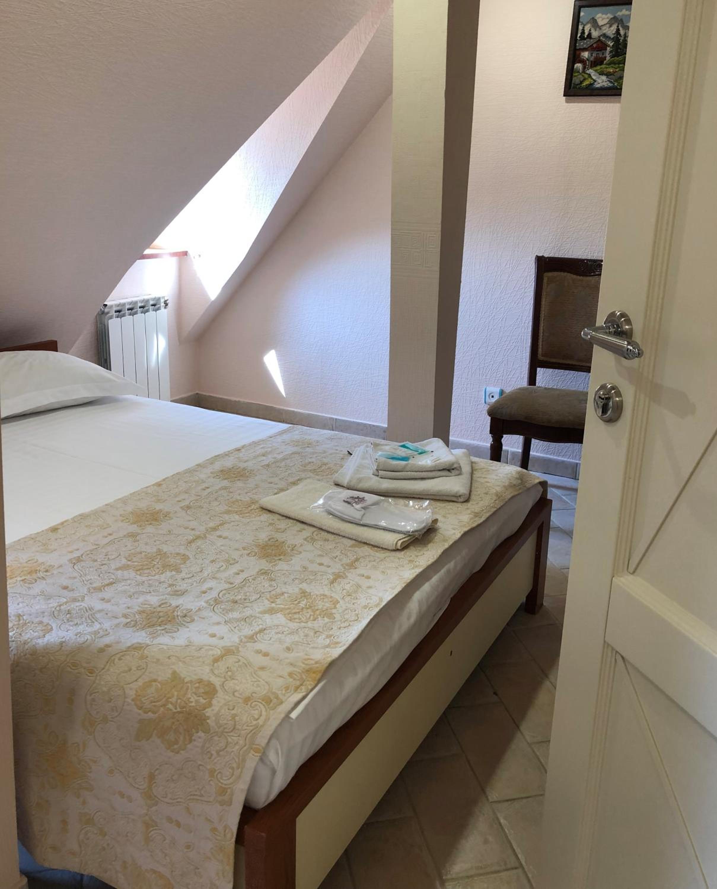 Small Double Room photo 1