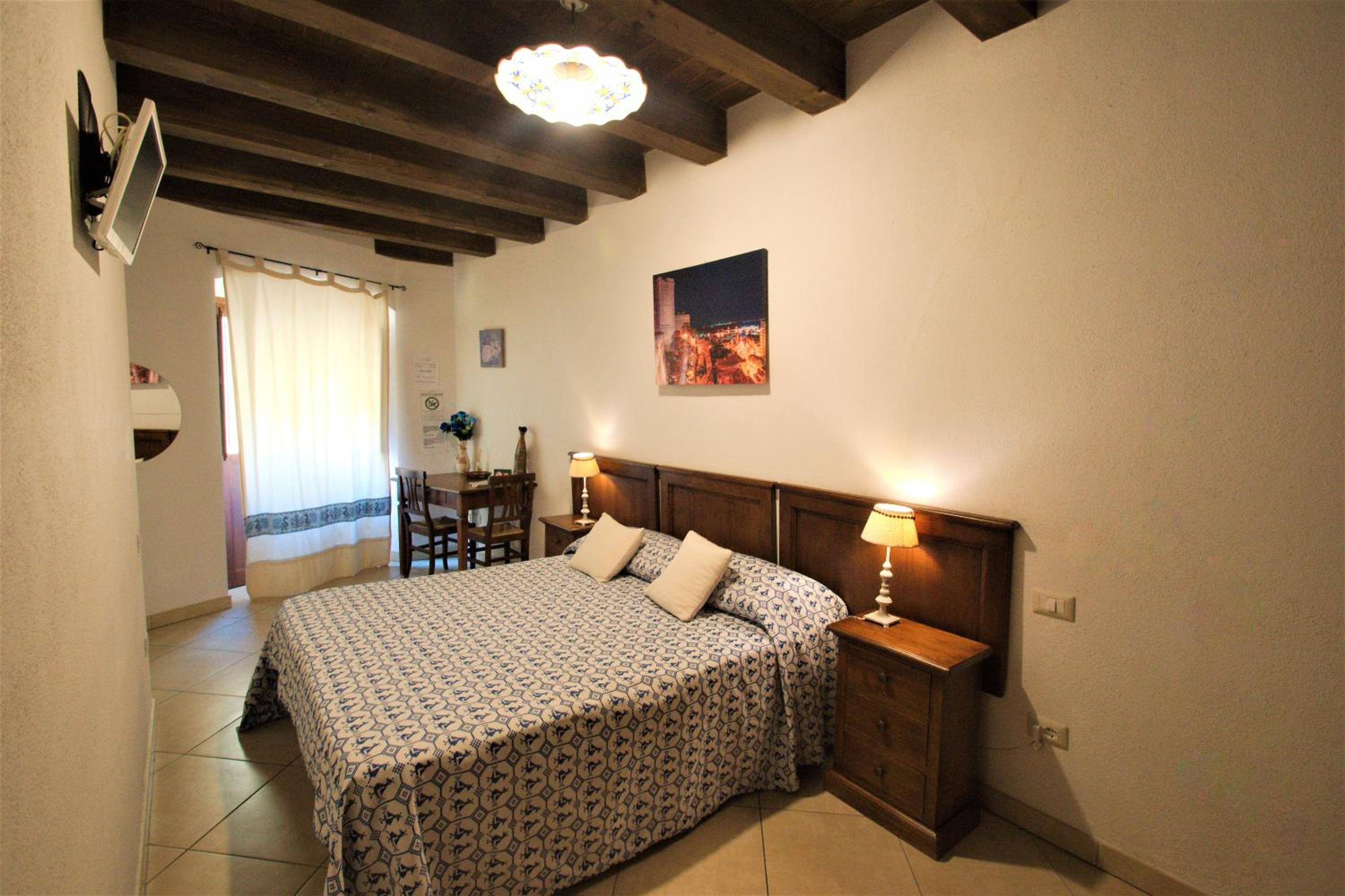 Large Double or Twin Room - Photo 1