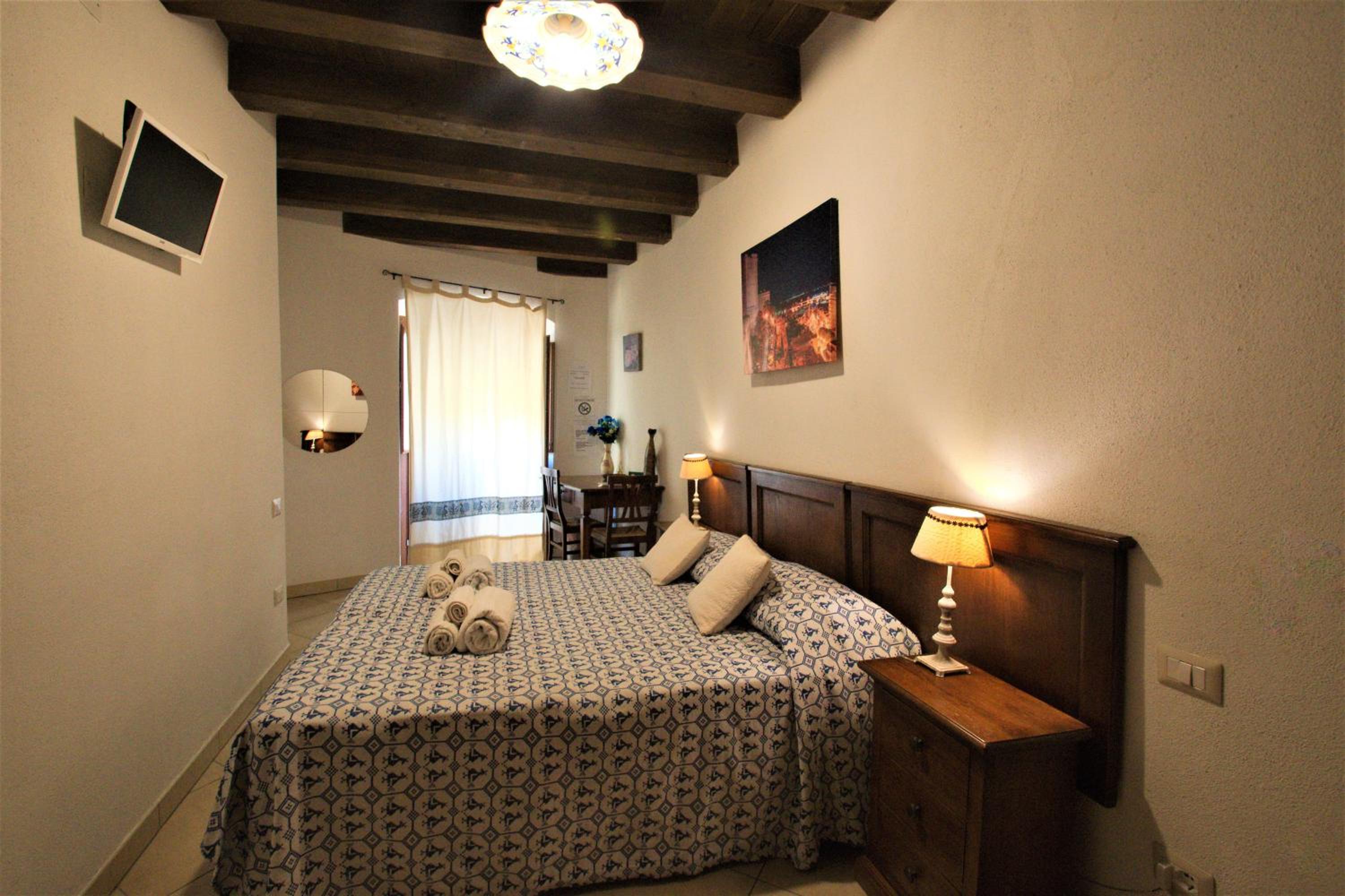 Large Double or Twin Room - Photo 16
