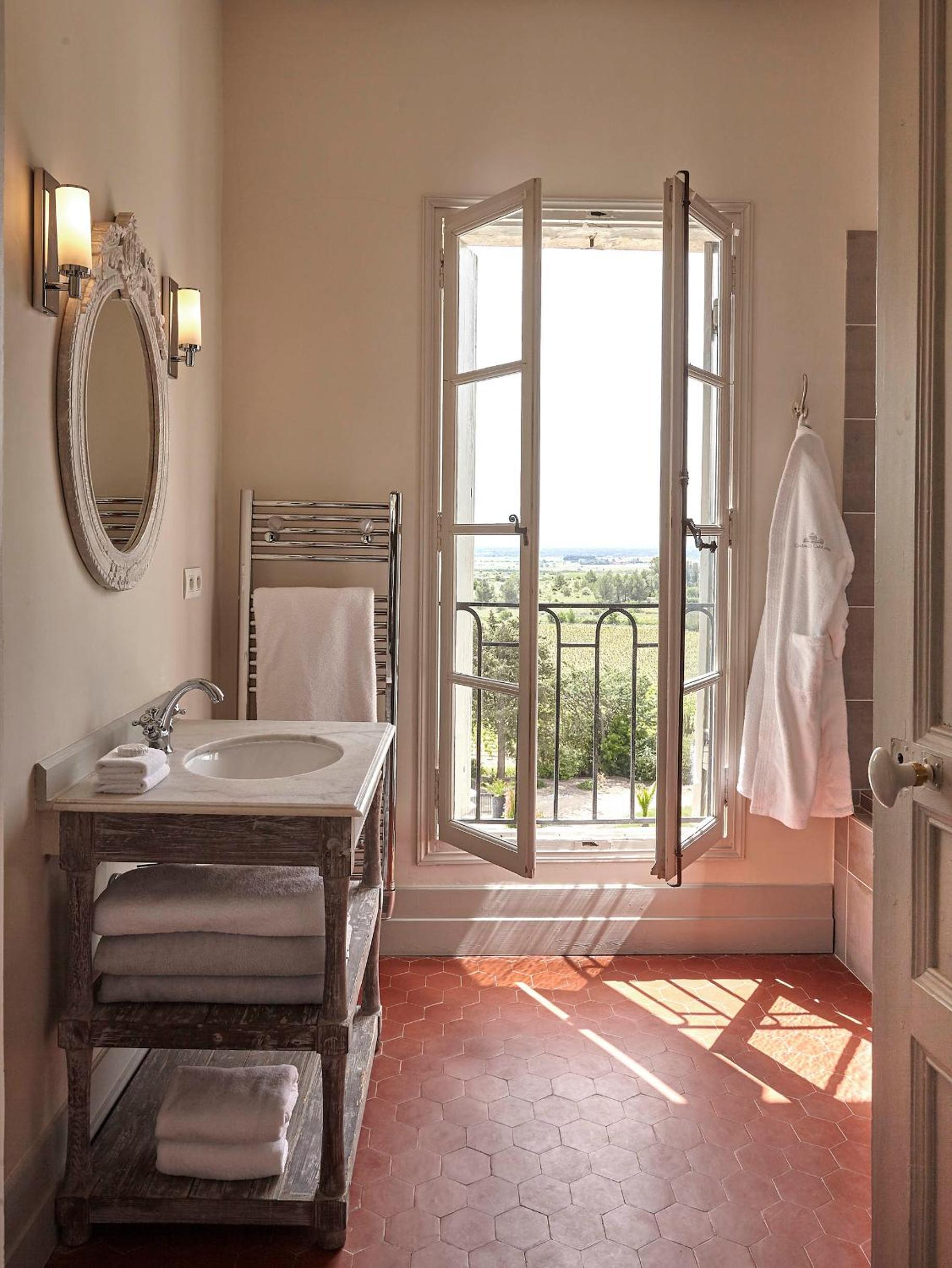 Suite - Photo 3
