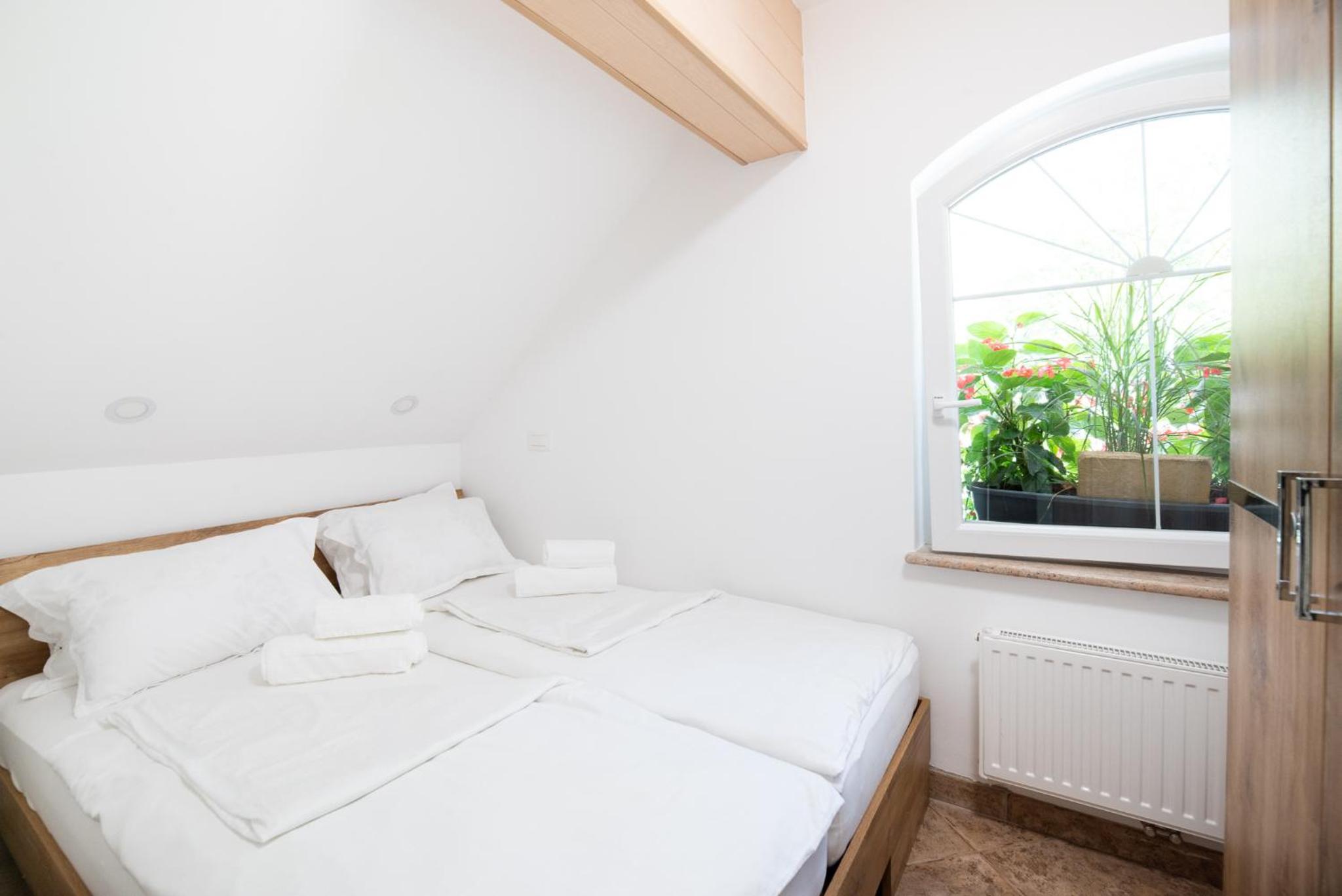 Apartment with Mountain View - Photo 6
