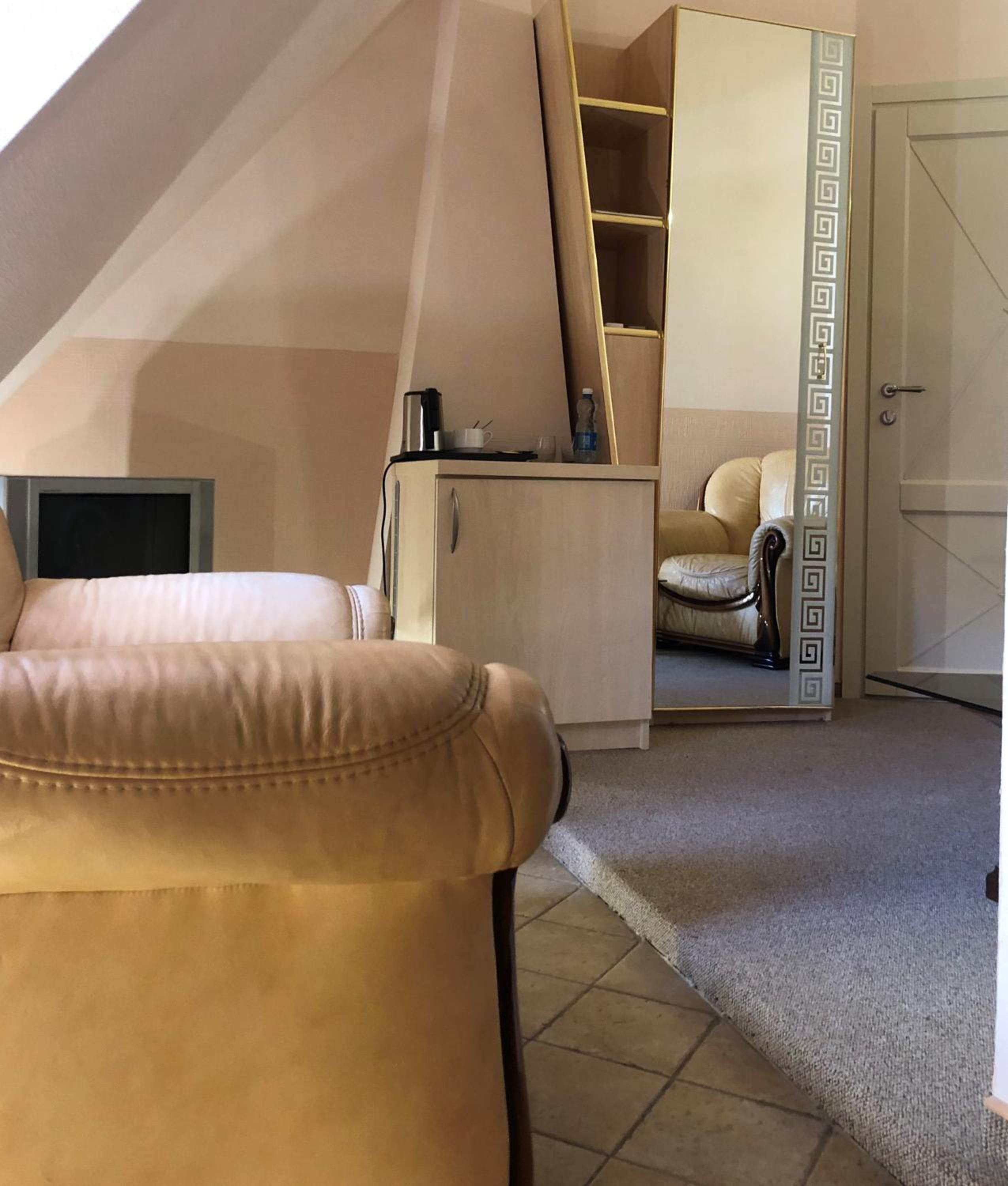 Budget Double Room photo 3