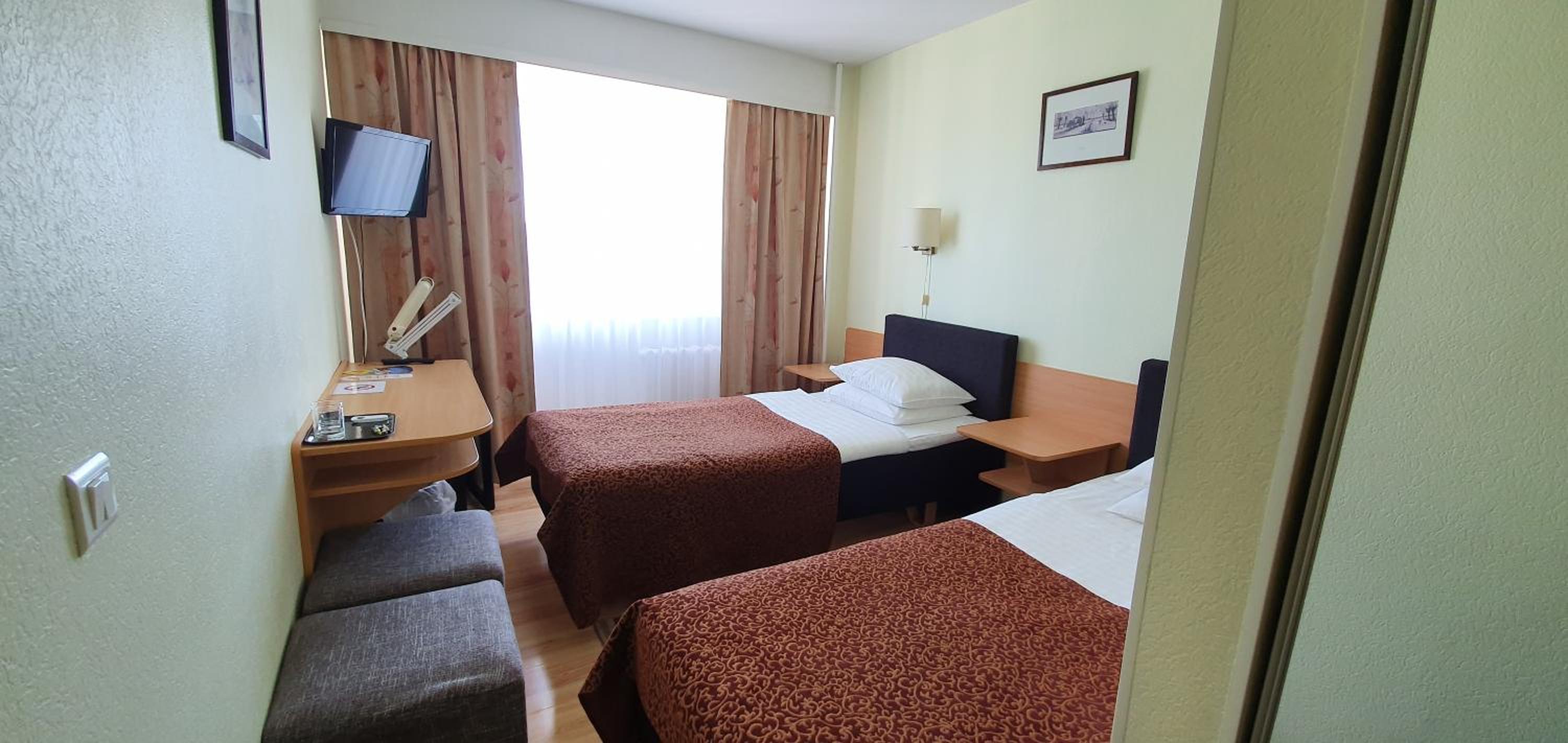 Twin Room - Photo 2