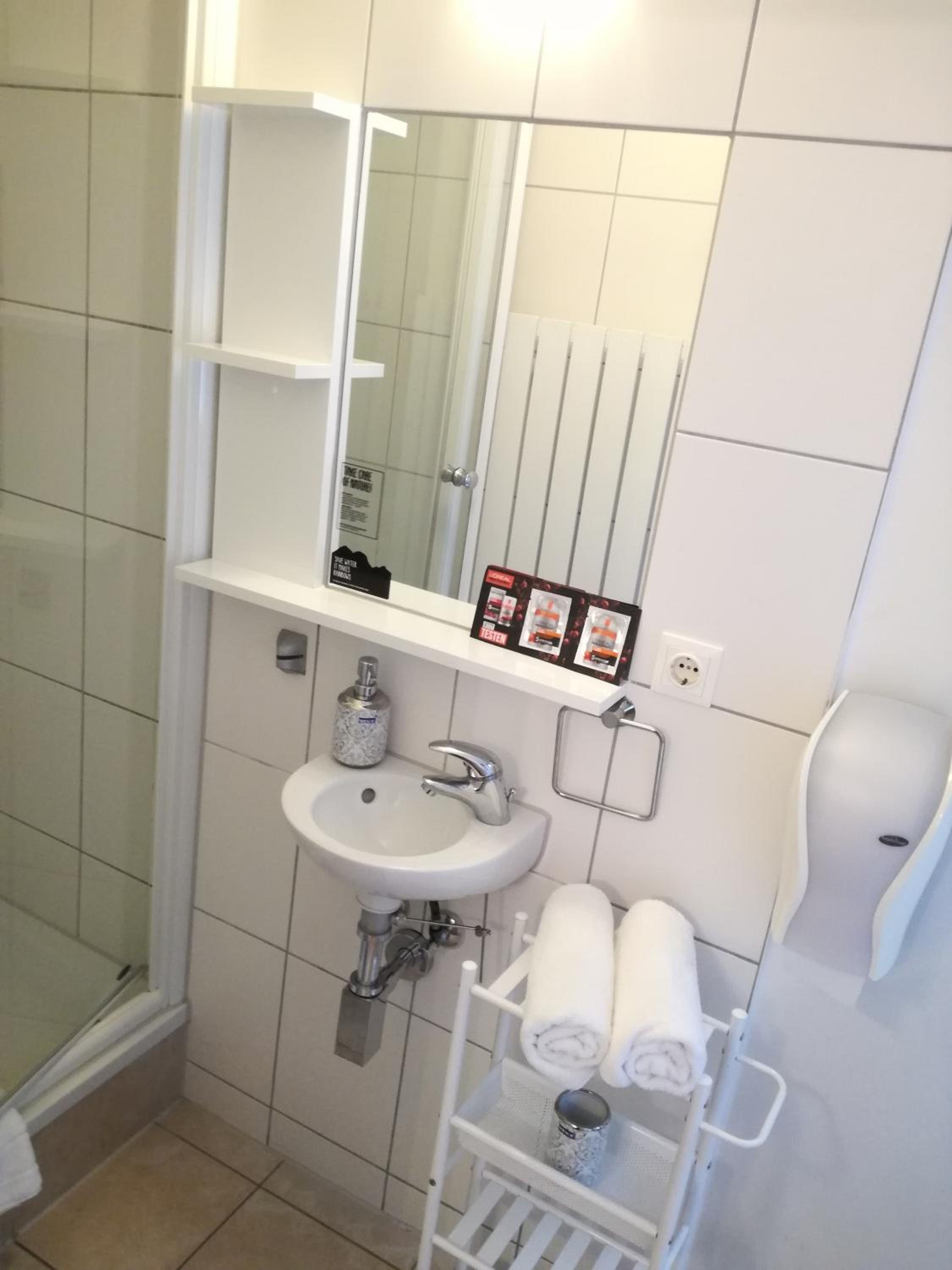 Small Single Room photo 2