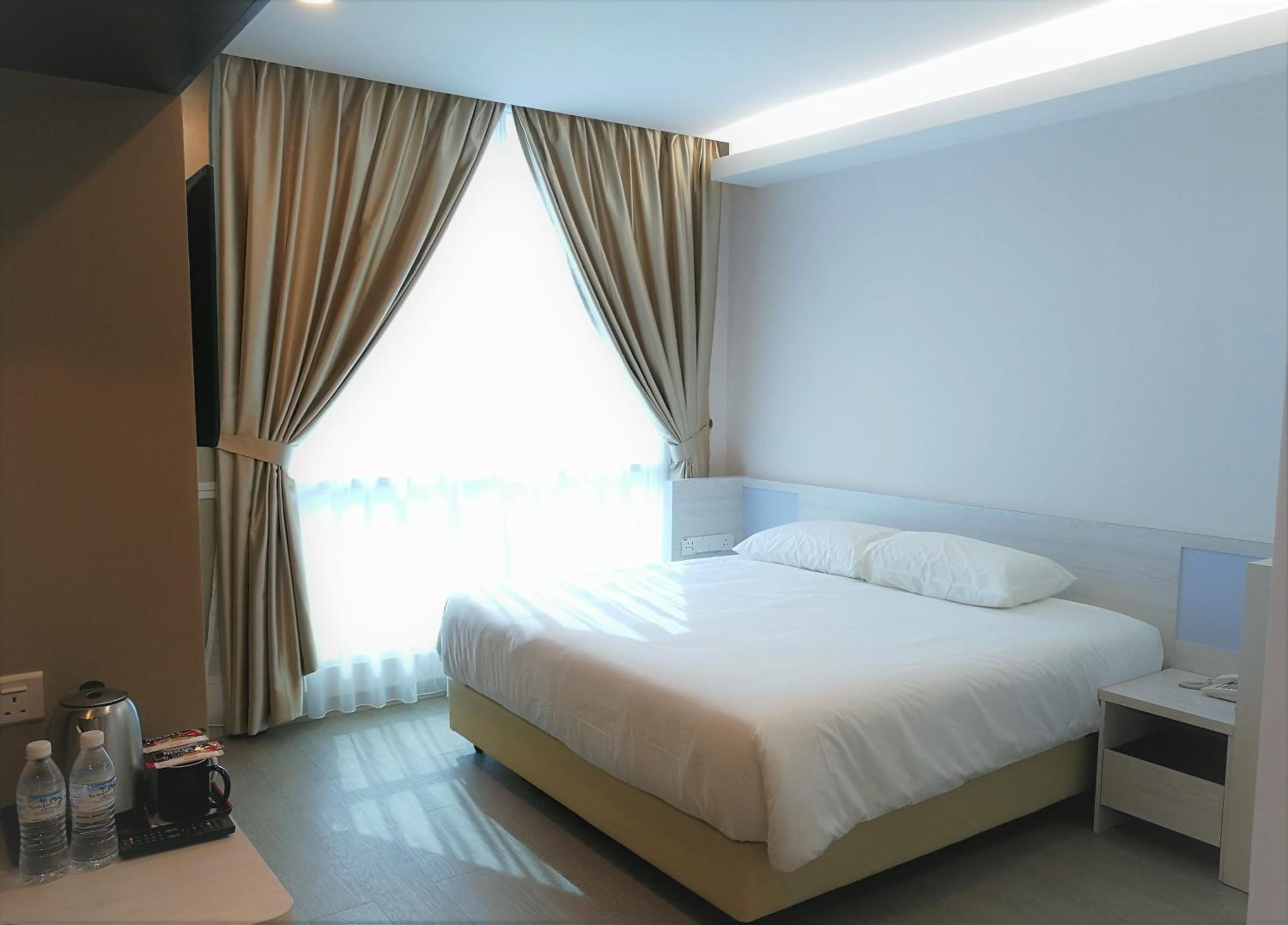 Deluxe King Room - Photo 4