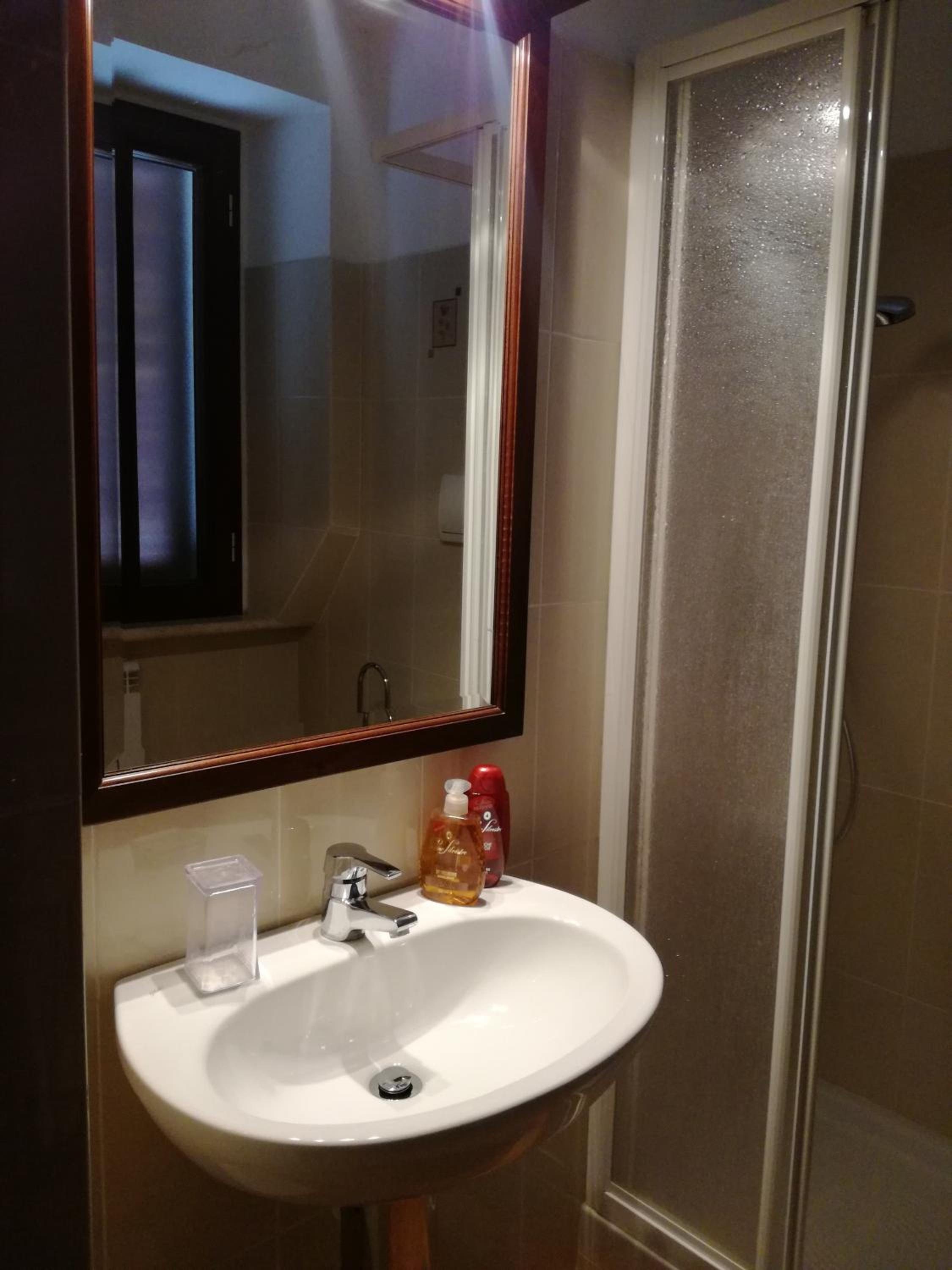 Twin Room with Bathroom photo 3
