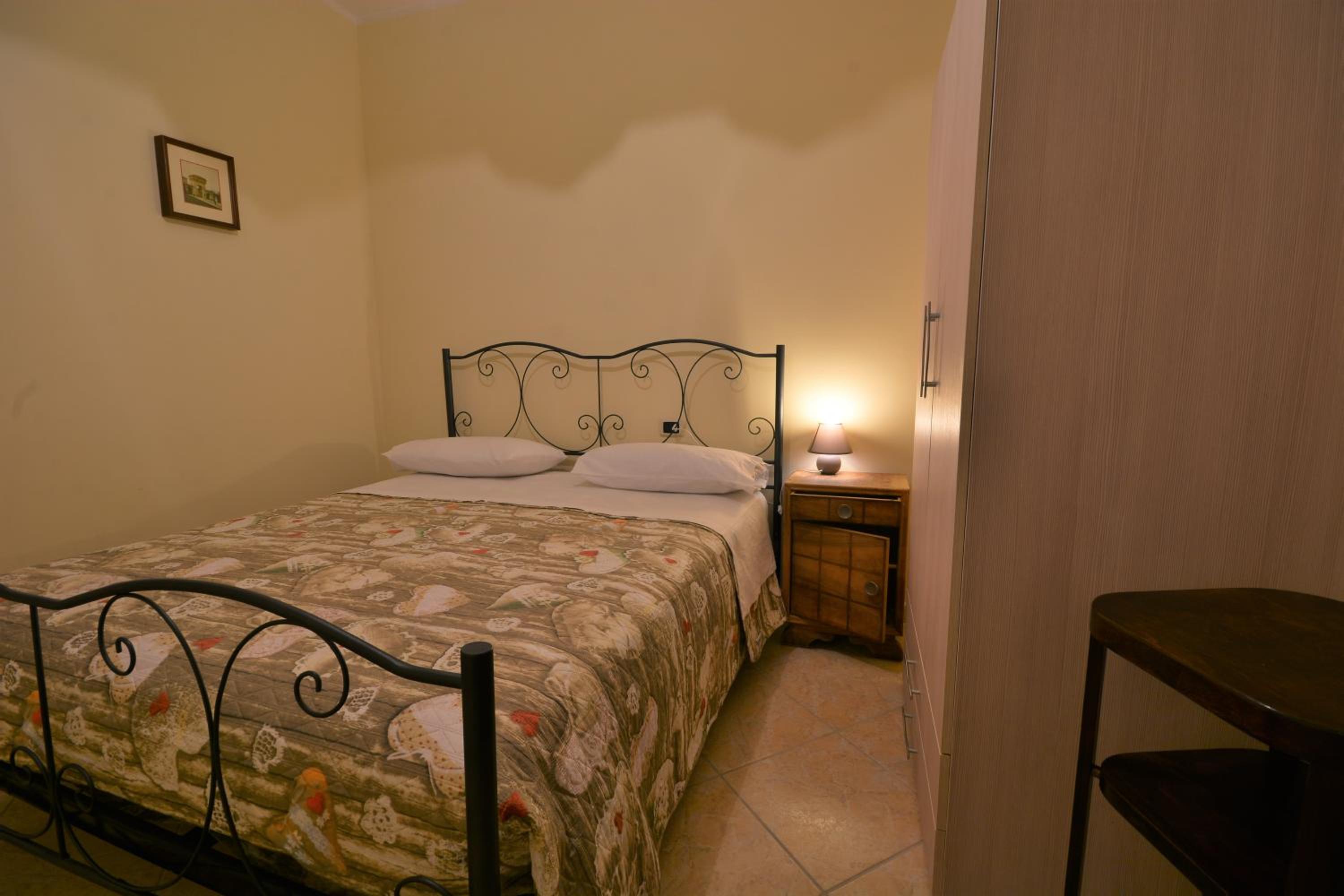Double Room with Private Bathroom - Photo 1