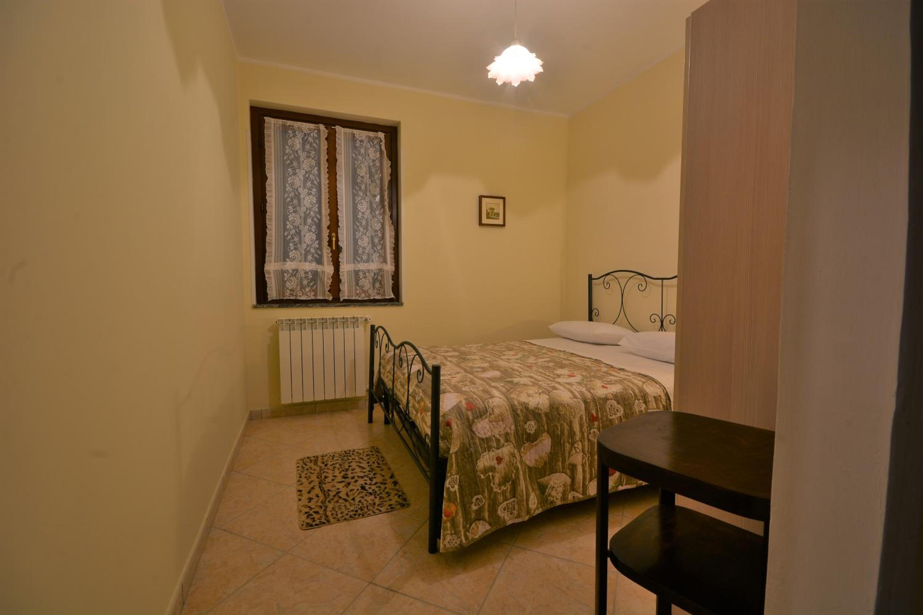 Double Room with Private Bathroom - Photo 5