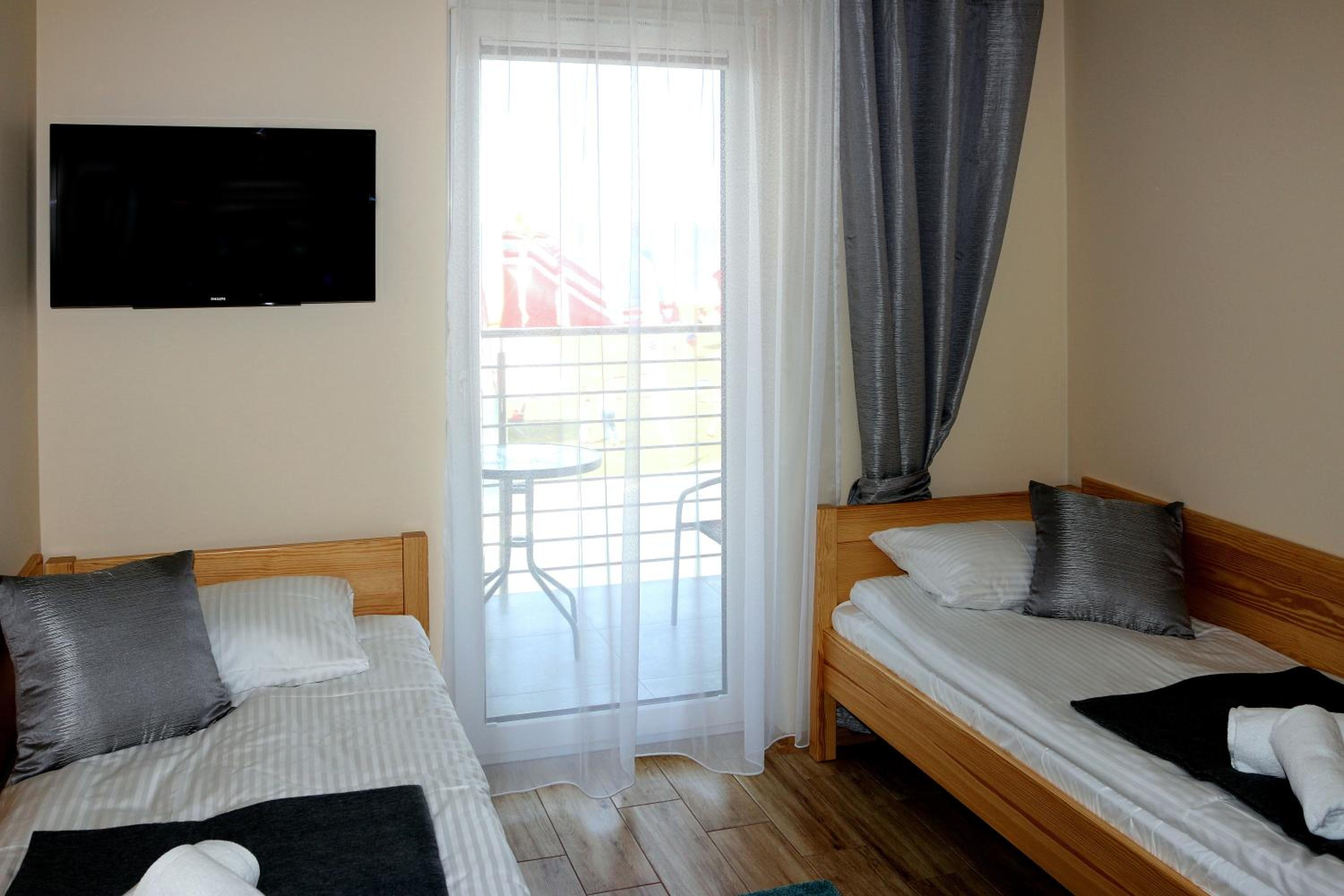 Twin Room with Bathroom photo 2
