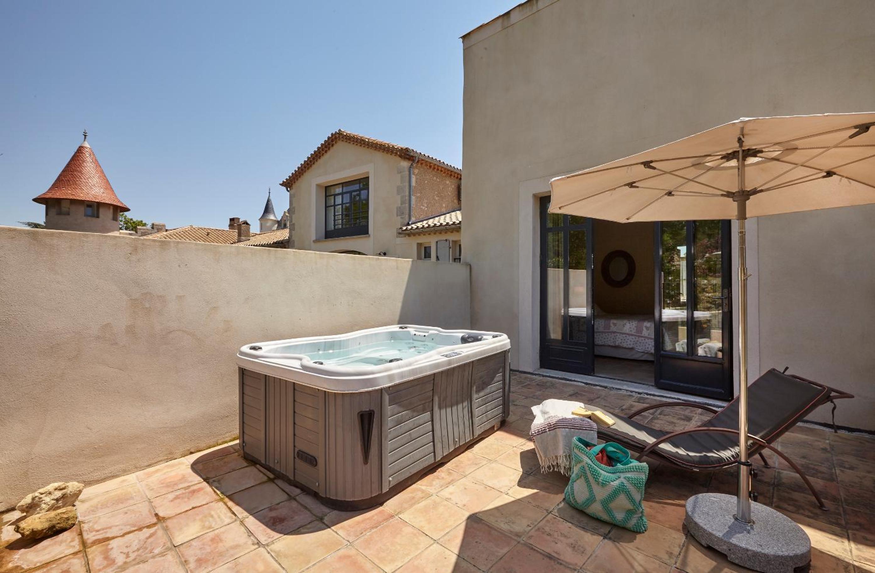 Three-Bedroom Villa - Photo 3