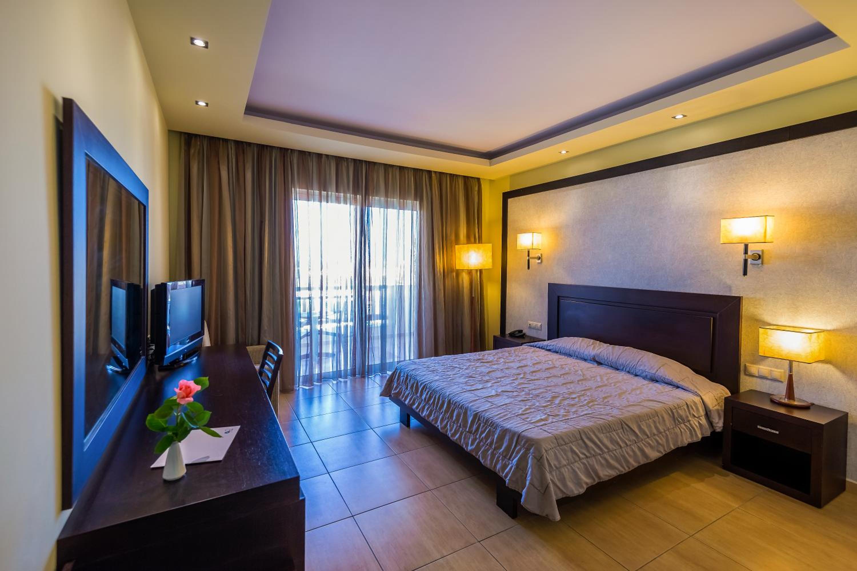 Double Room - Photo 2
