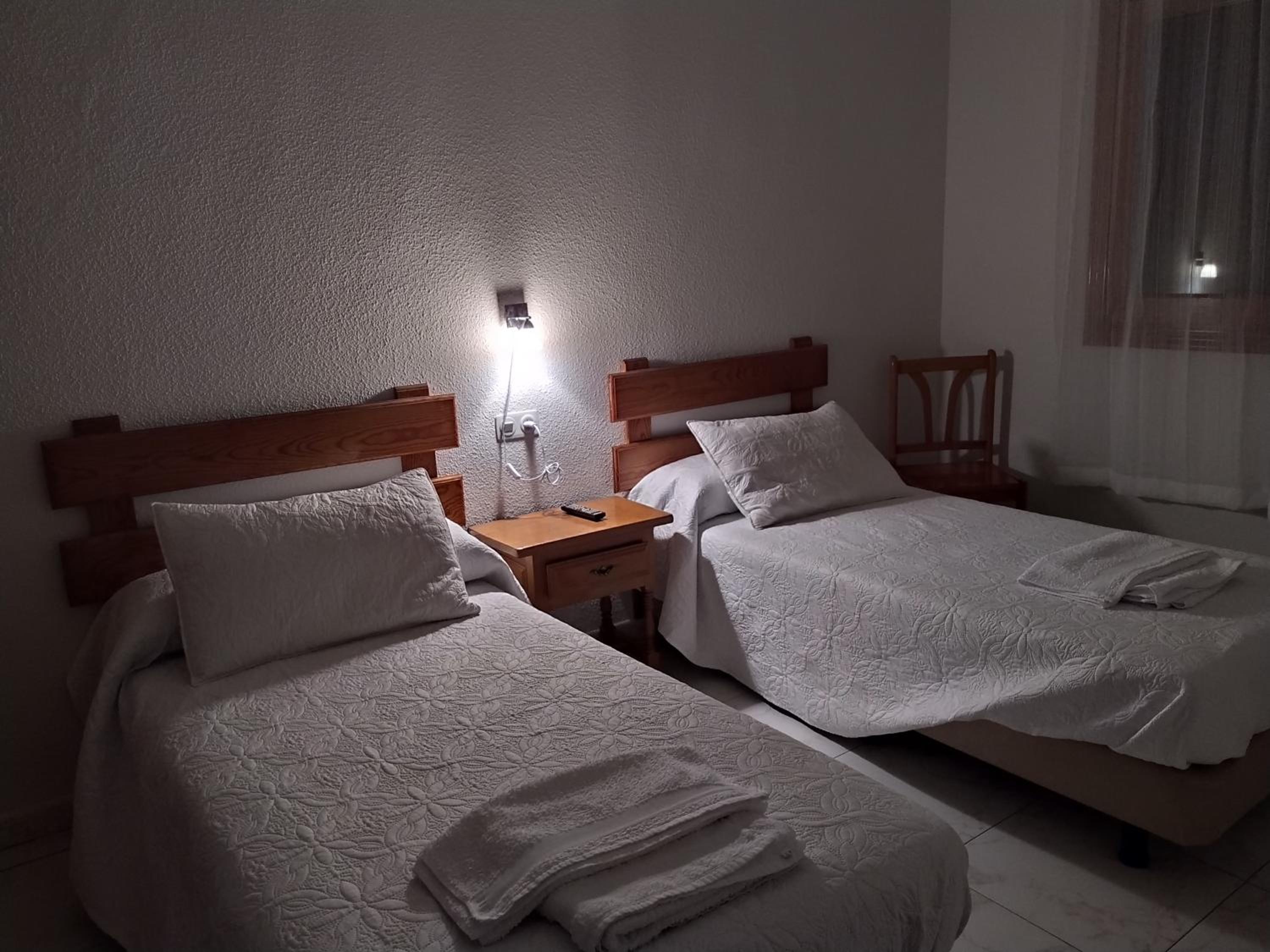 Double Room with Private Bathroom - Photo 5