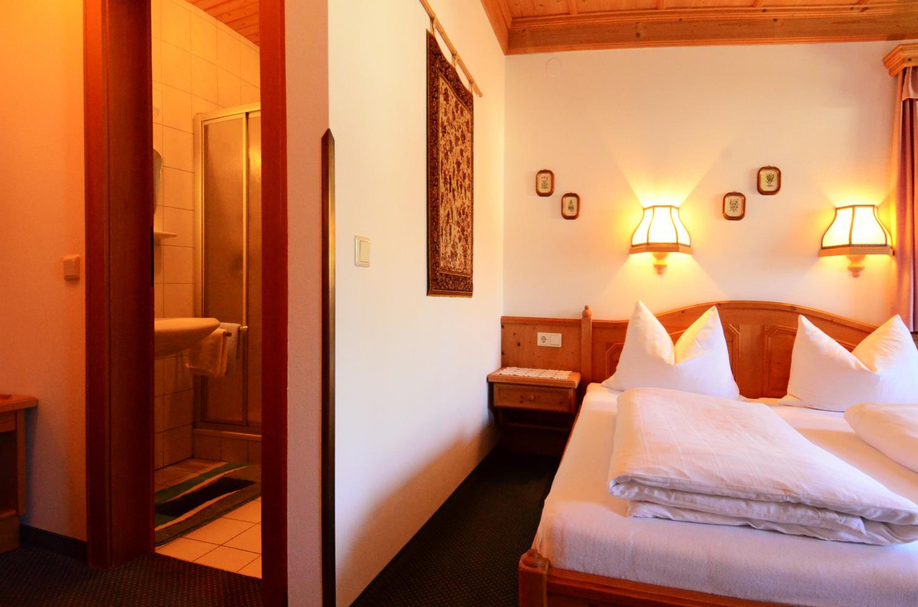 Double Room 5 photo 2