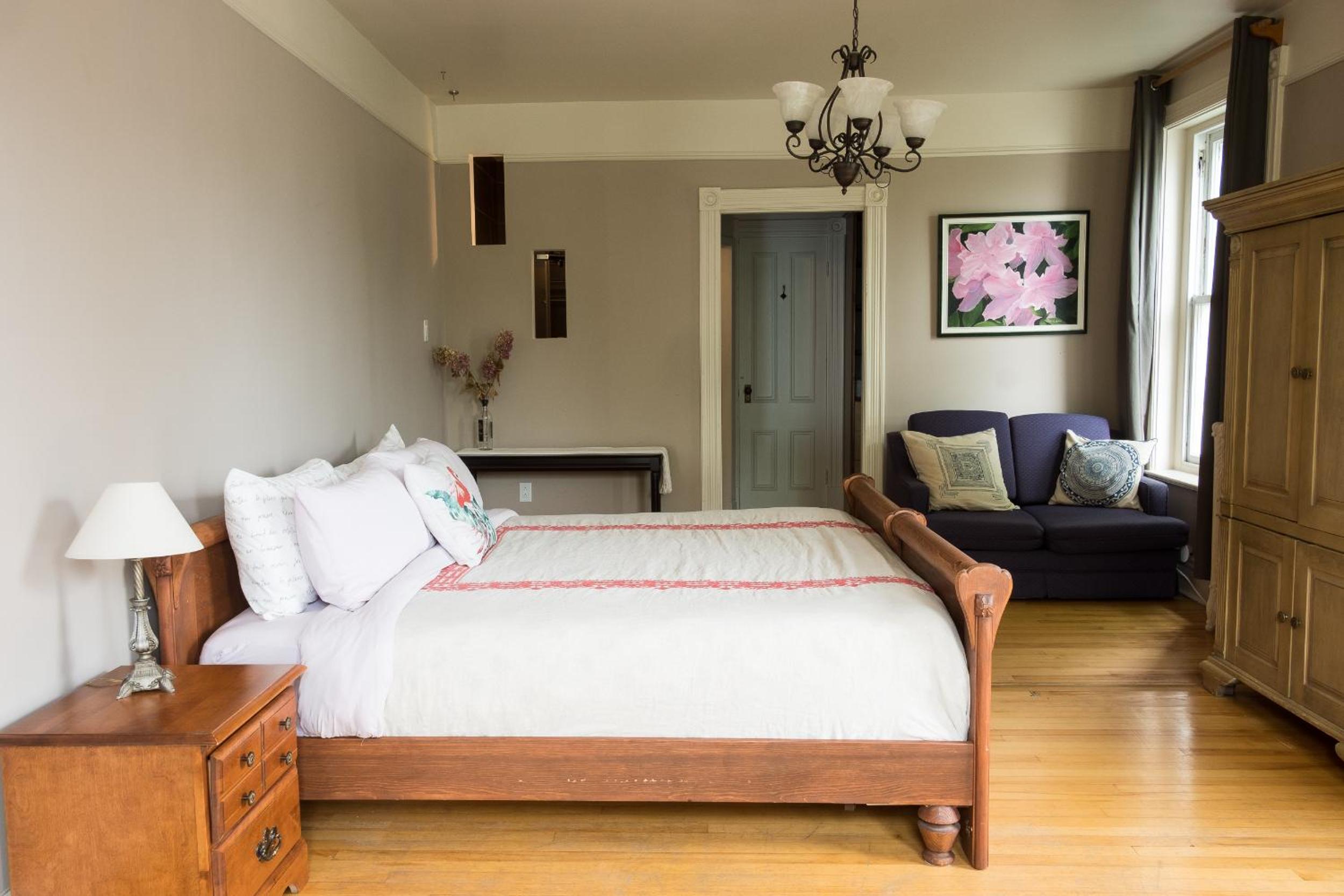 Deluxe King Room photo 1
