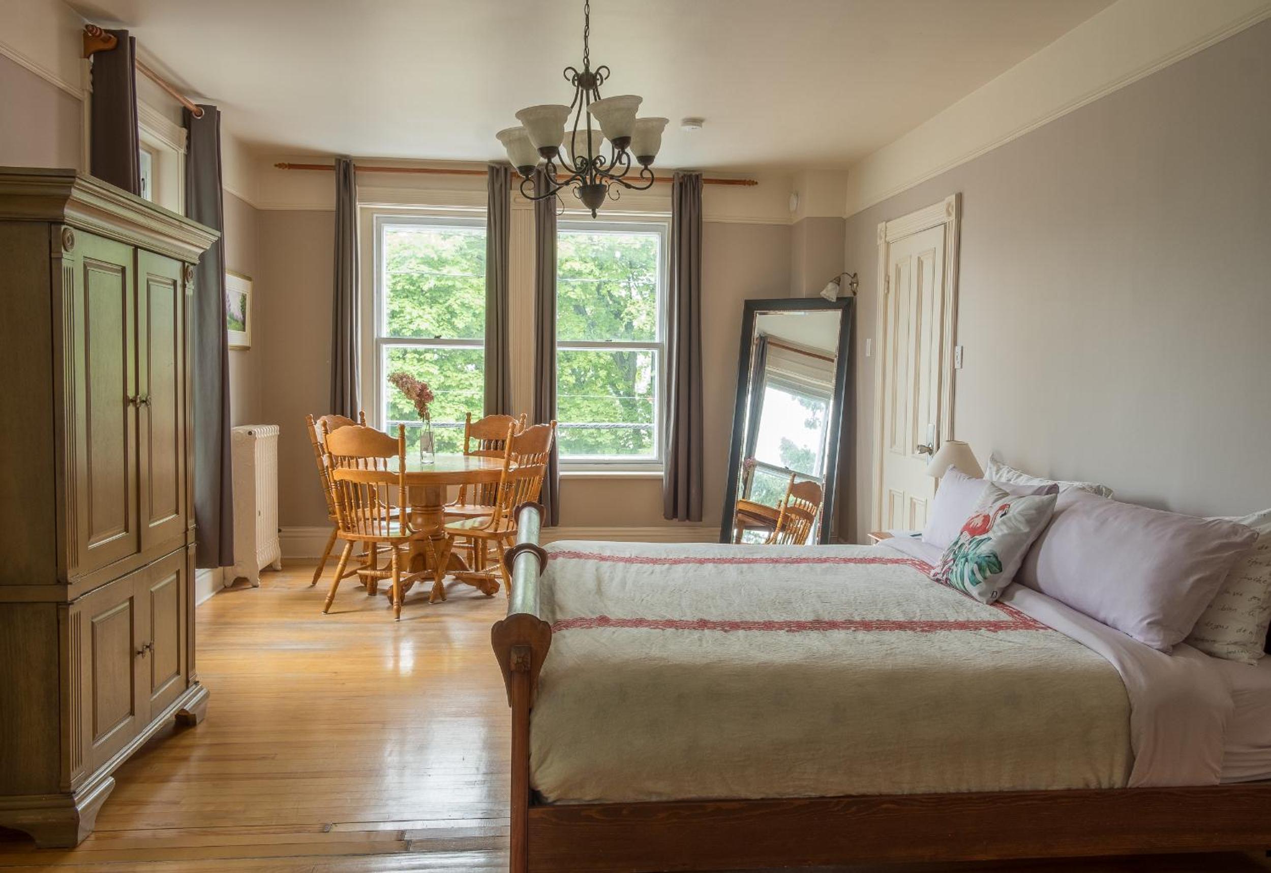 Deluxe King Room photo 2