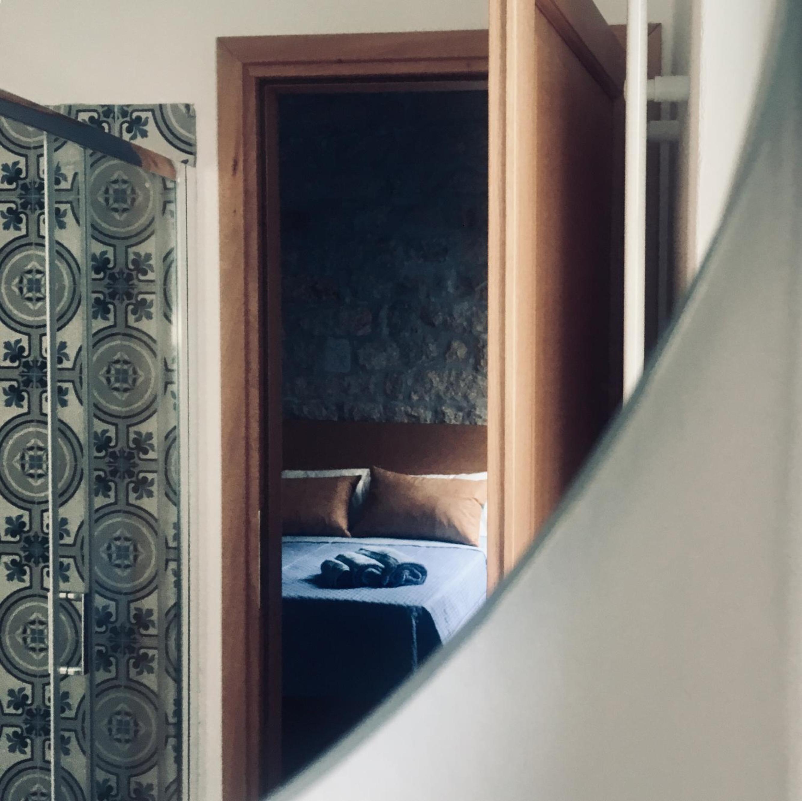 Deluxe Room (2 Adults + 1 Child) - Photo 5