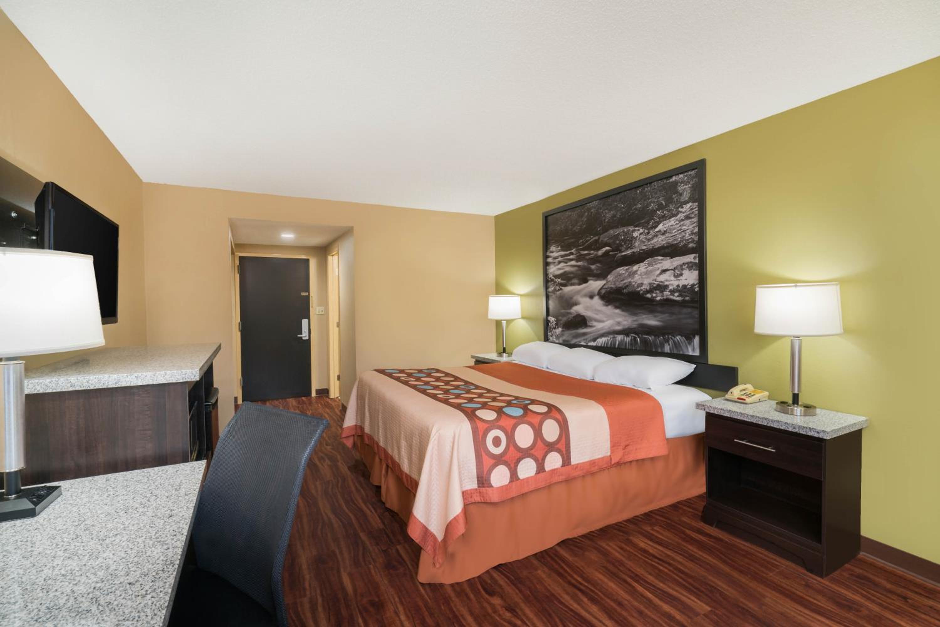 King Room - Non-Smoking - Photo 6