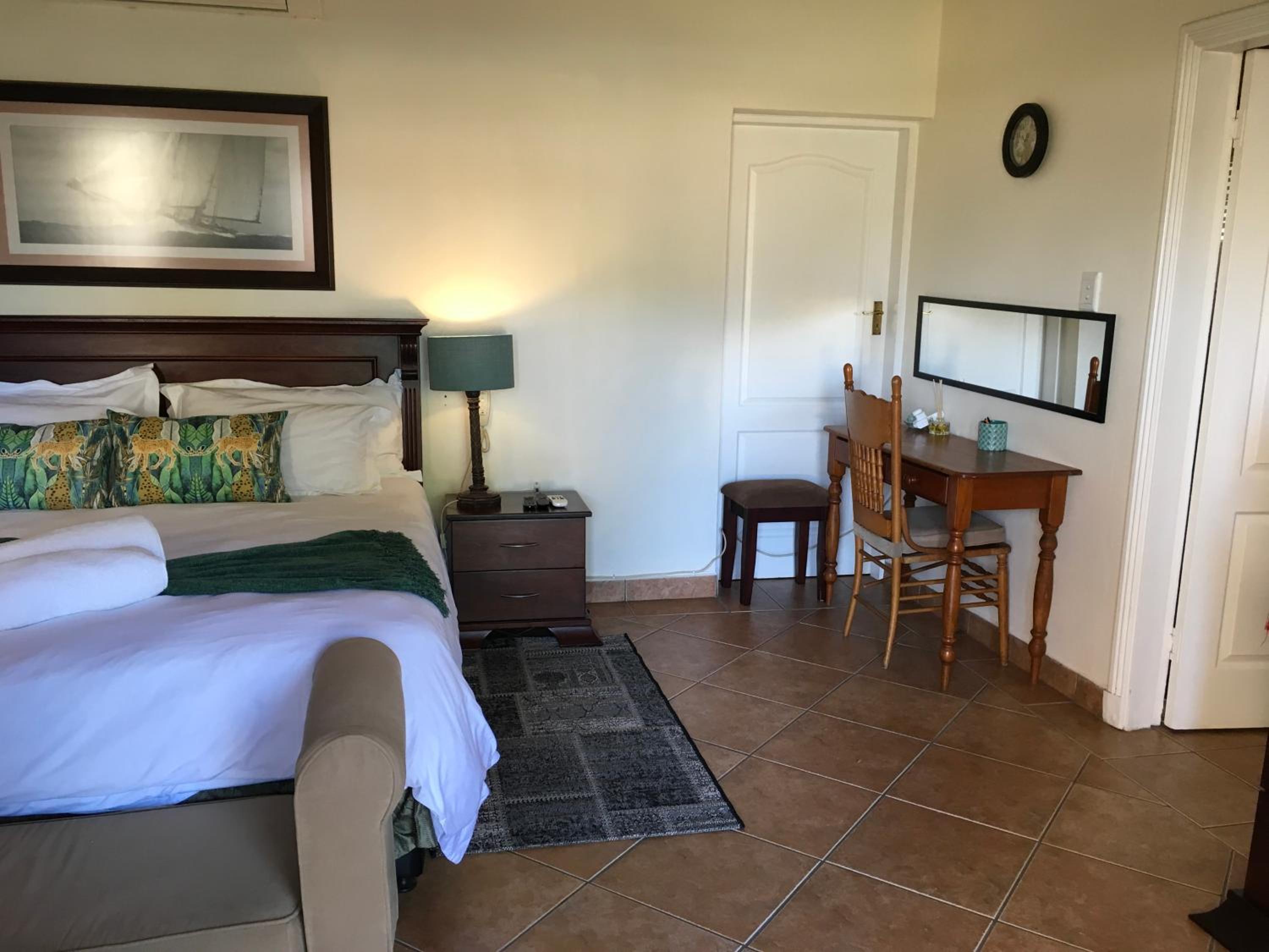 King Room with Pool View - Photo 33
