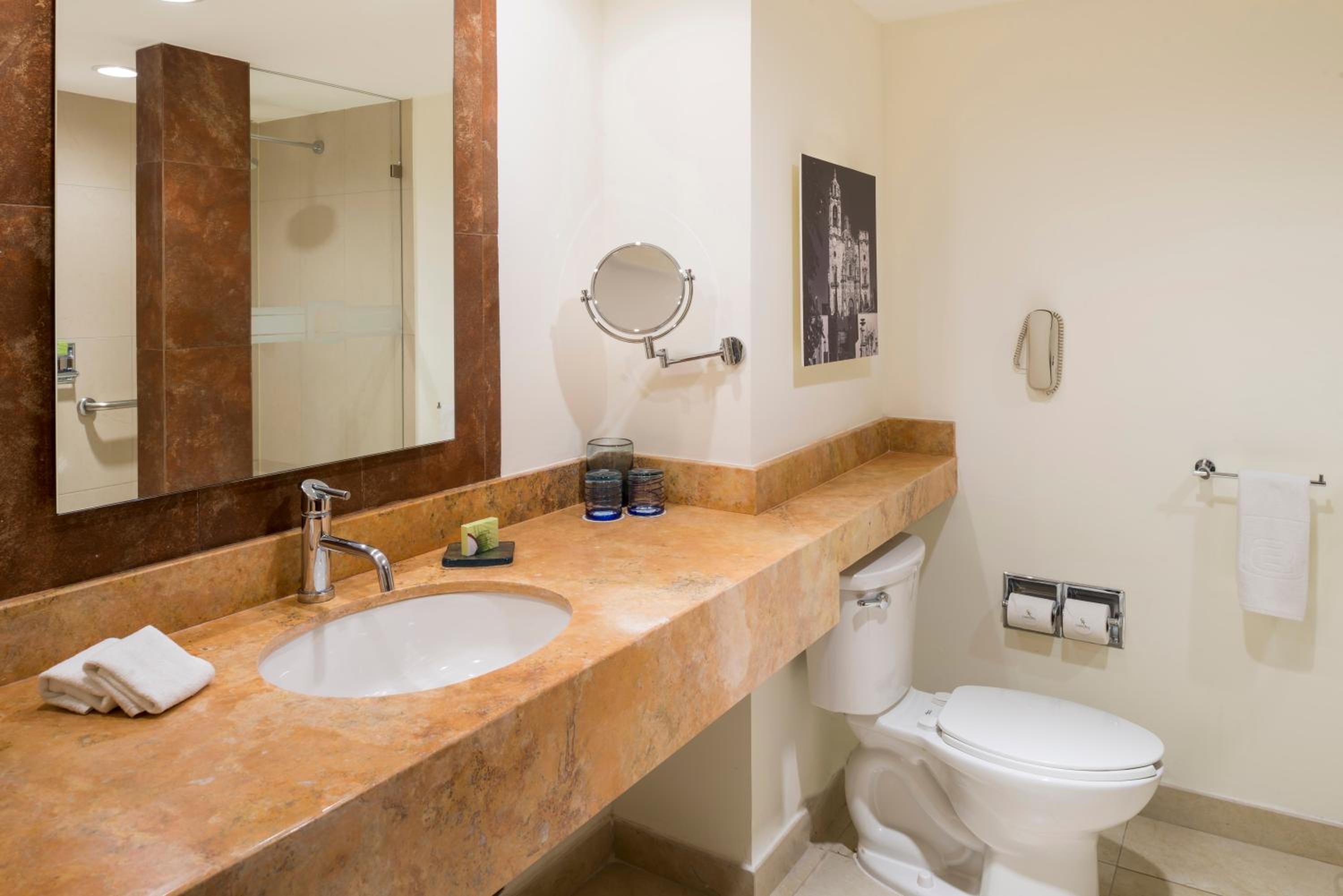 Deluxe King Room - Photo 3