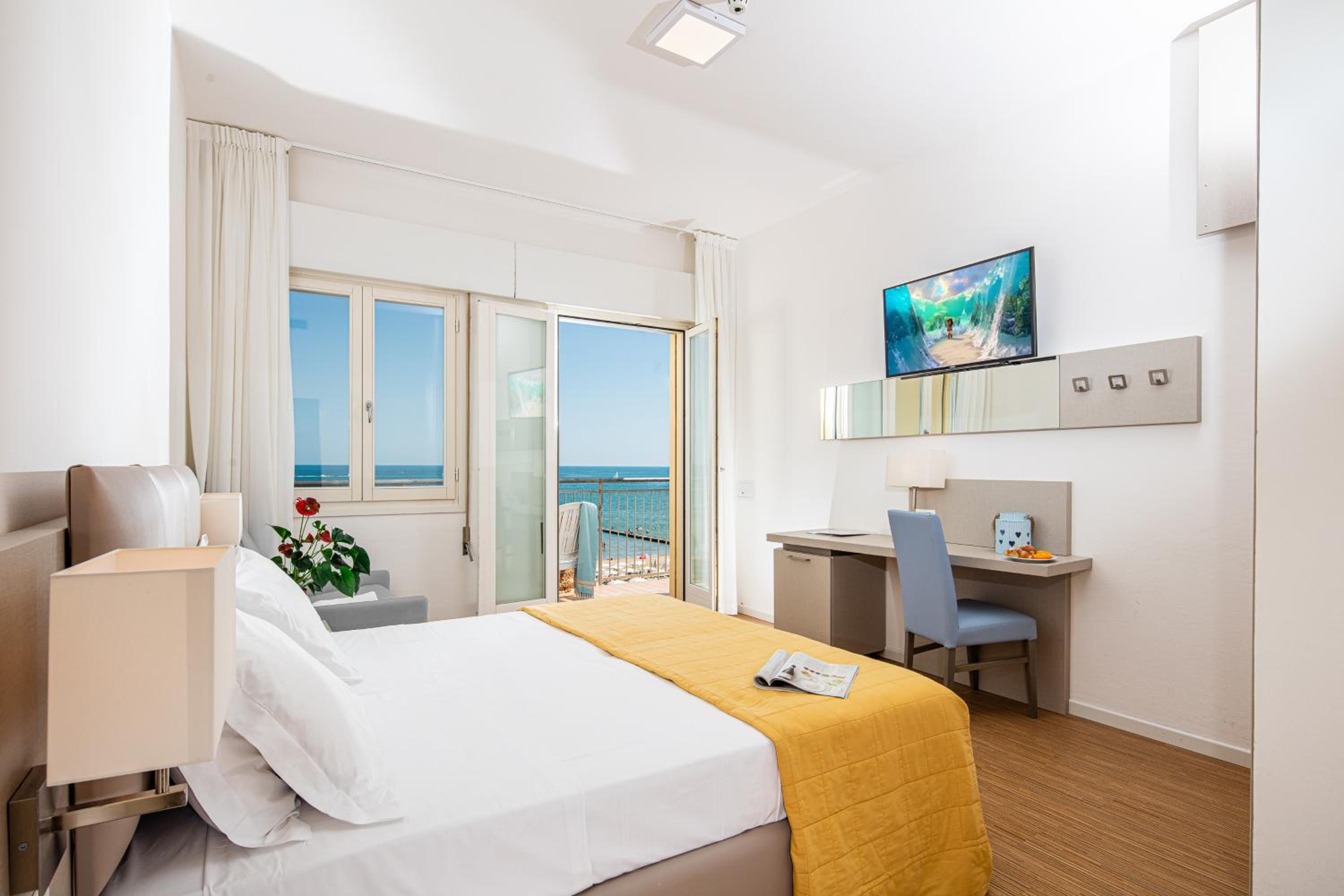 Classic Connecting Double Rooms with direct Sea View