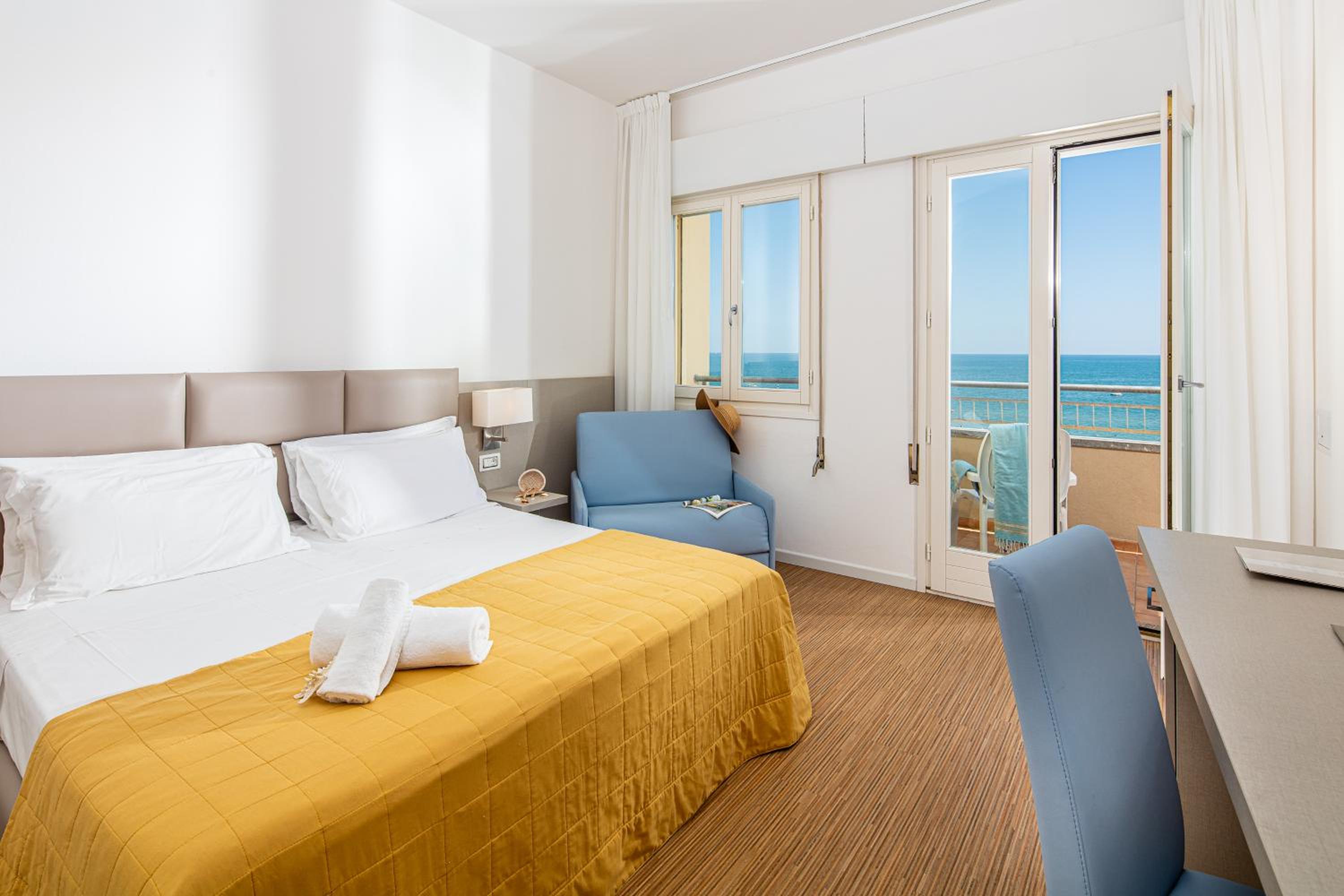 Double or Twin Room with Sea View