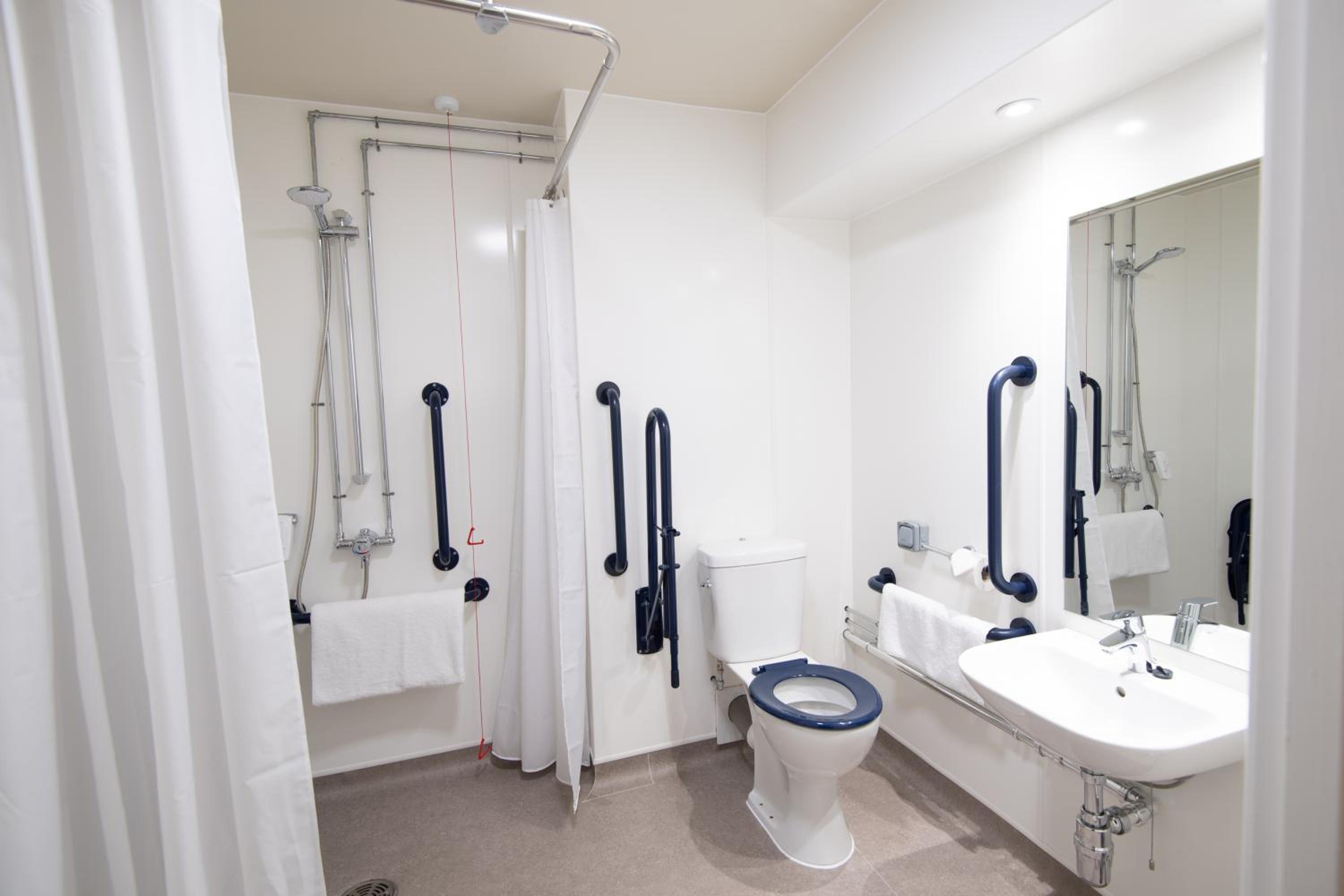 Twin Room - Disability Access photo 2