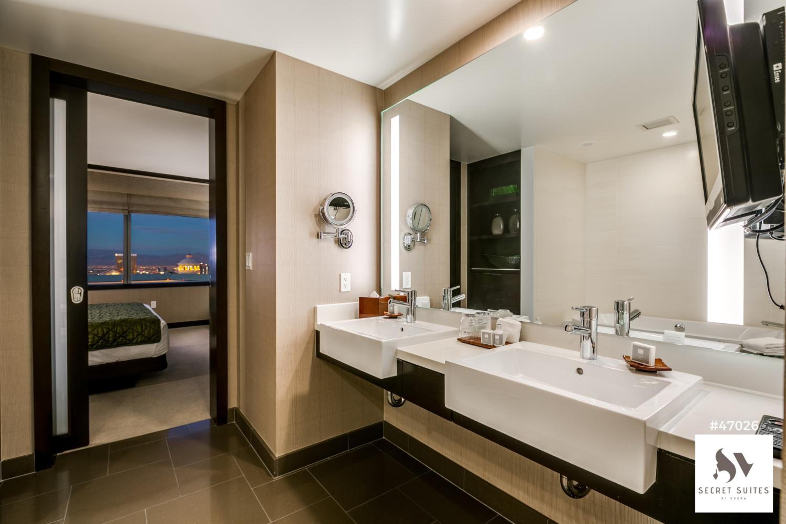 Apartment with Lake View - Photo 9