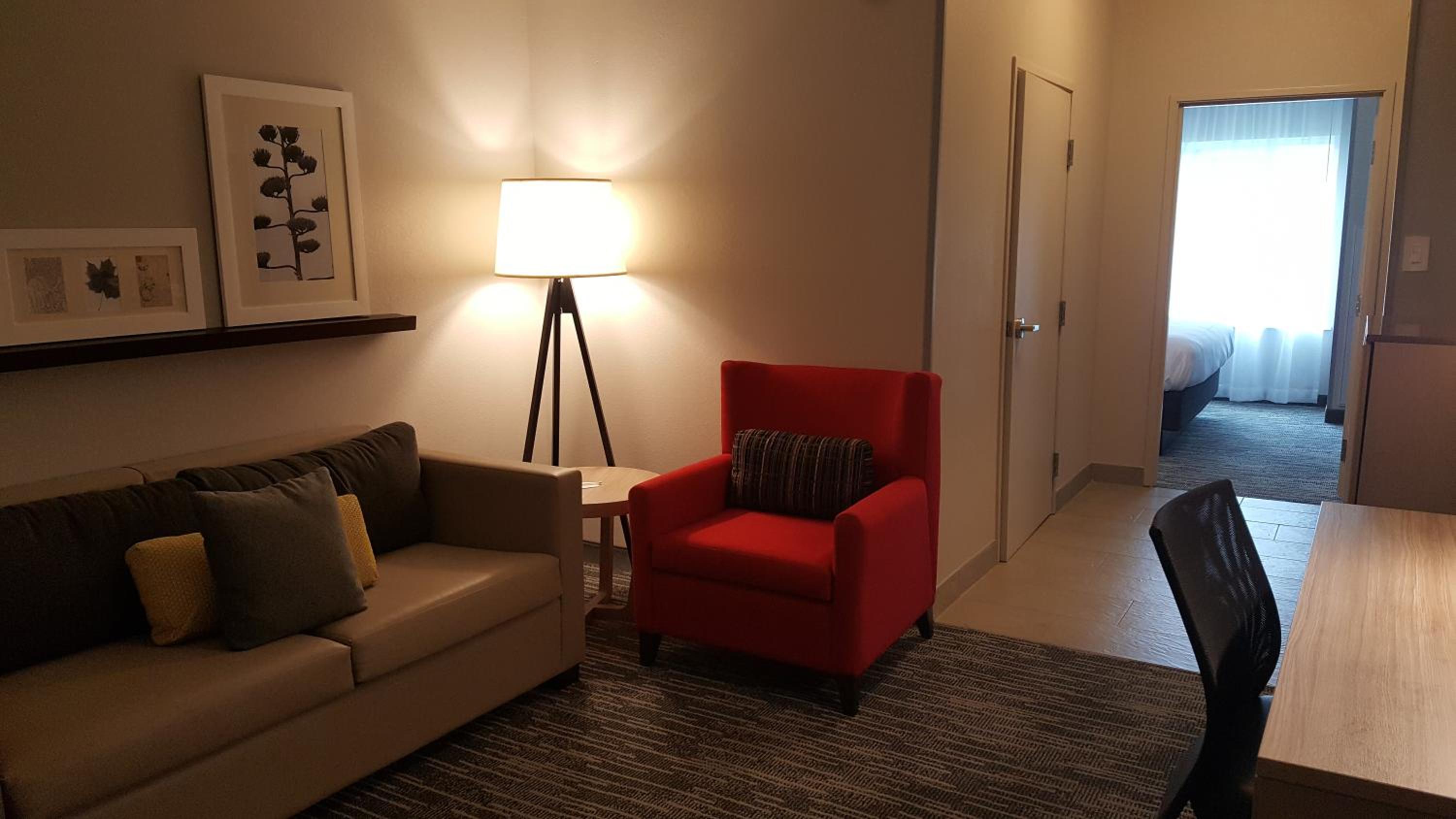 One-Bedroom King Suite with Sofa Bed - Non-Smoking - Photo 4