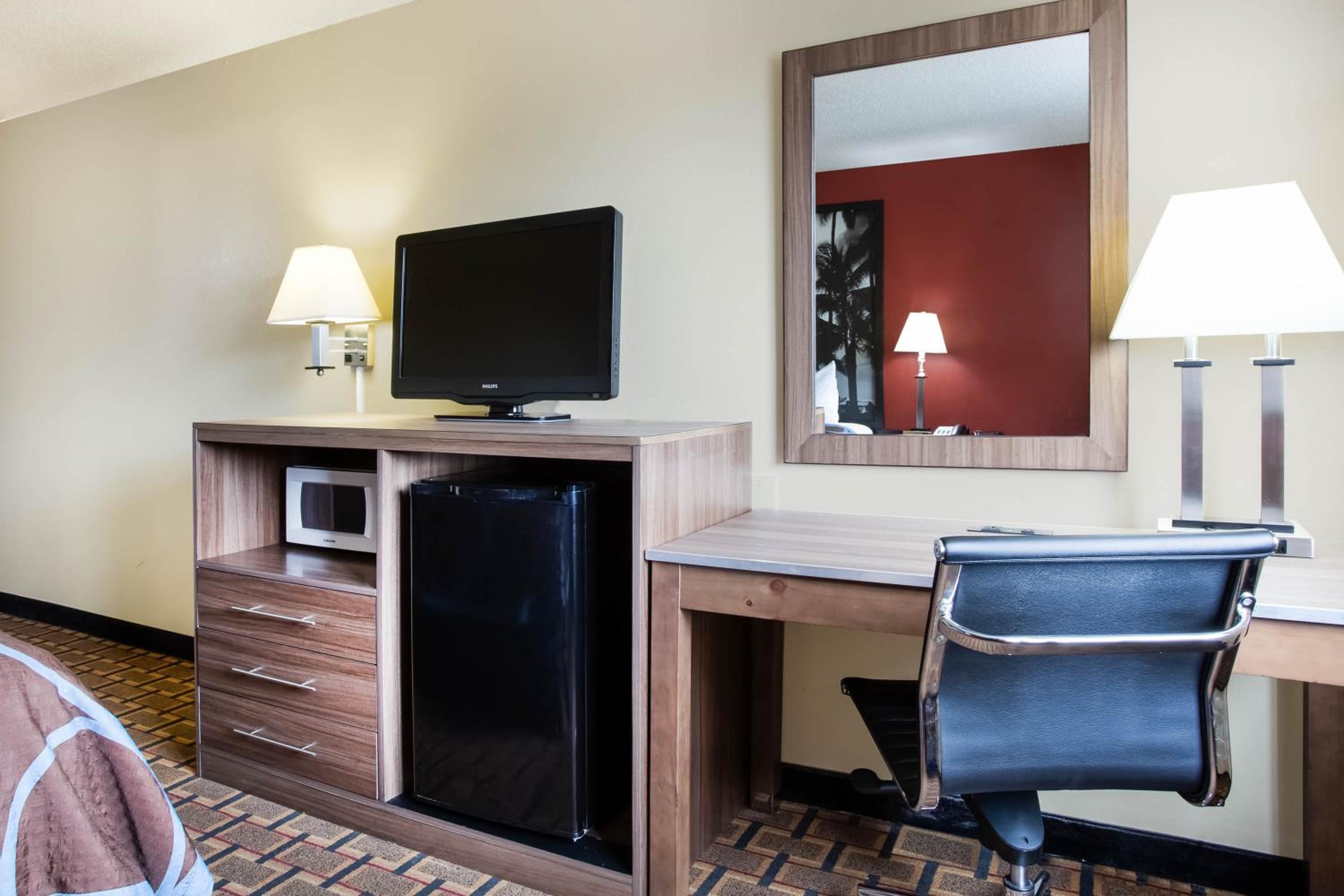 Double Room with Two Double Beds - Smoking - Photo 2