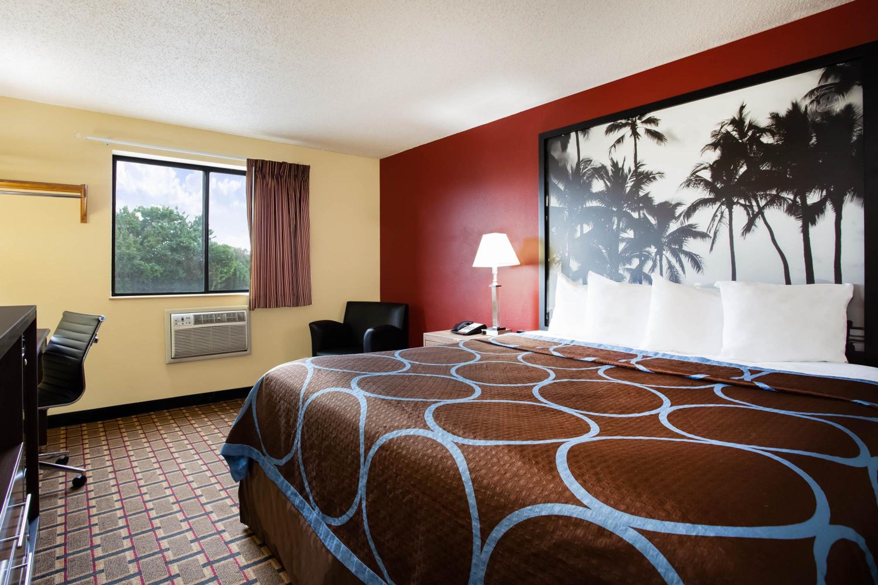 King Room - Non-Smoking - Photo 3