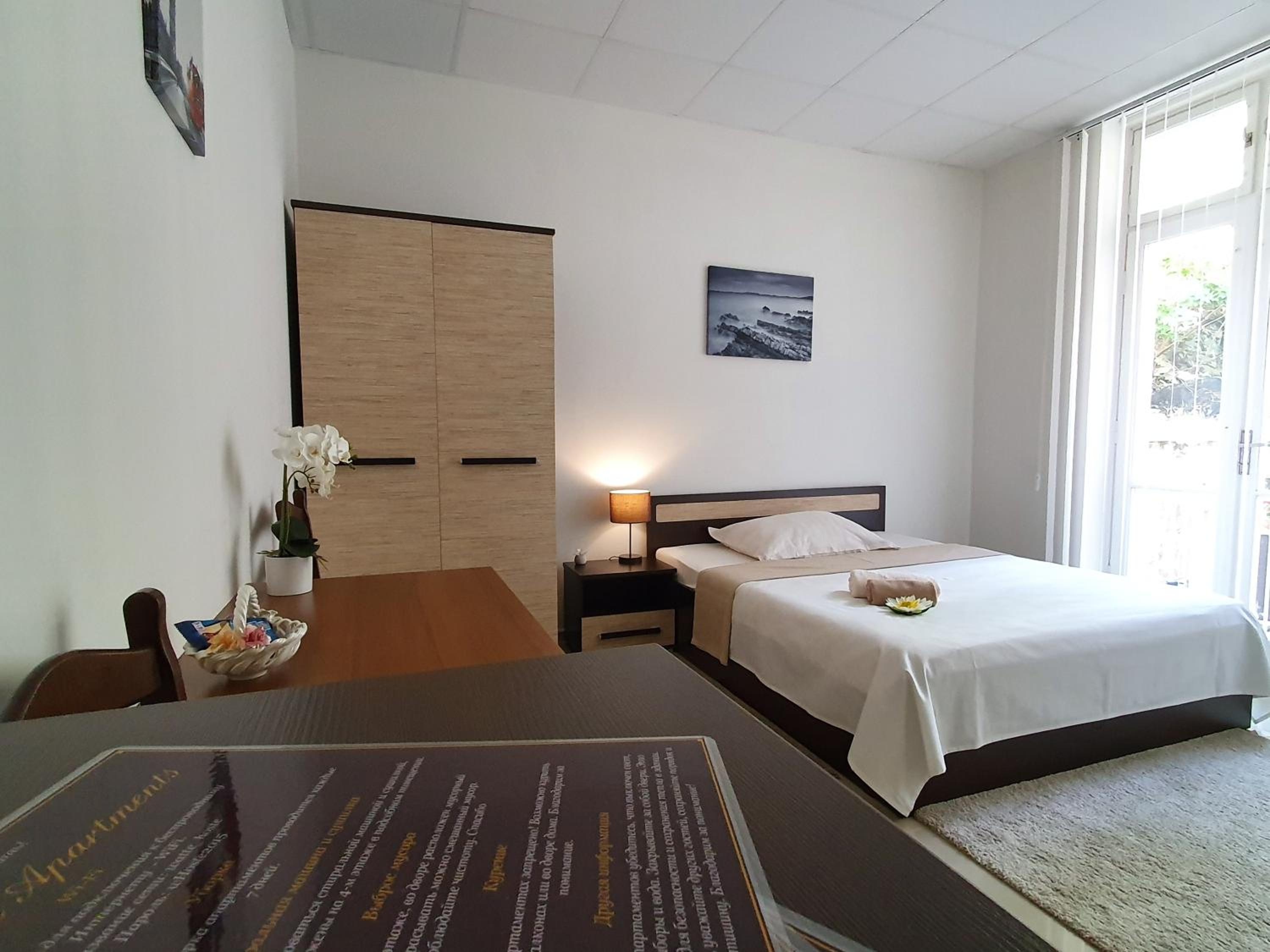 Studio Apartment with Courtyard View photo 2
