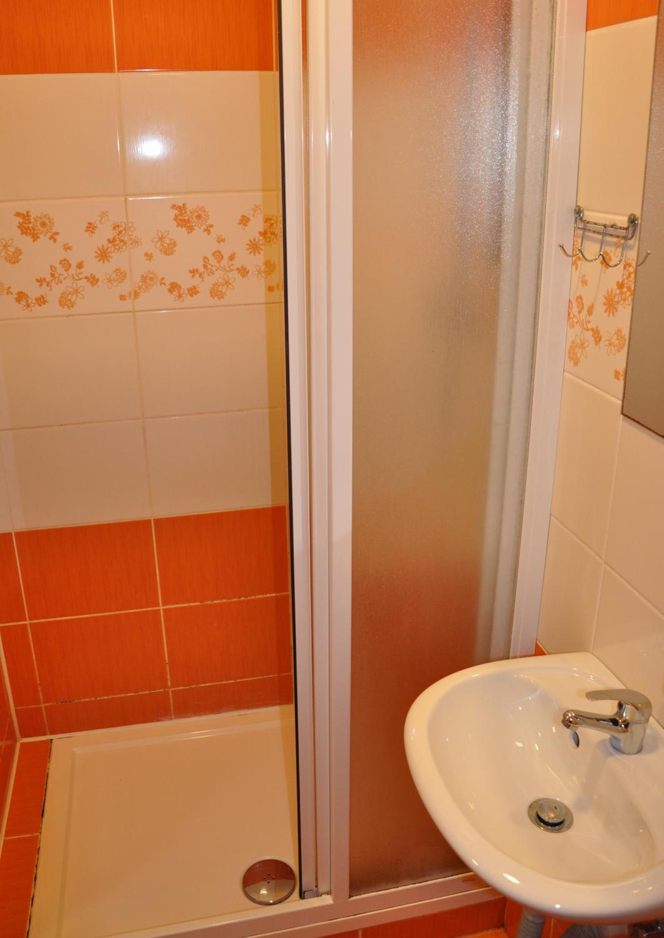 Triple Room with Private Bathroom - Photo 21