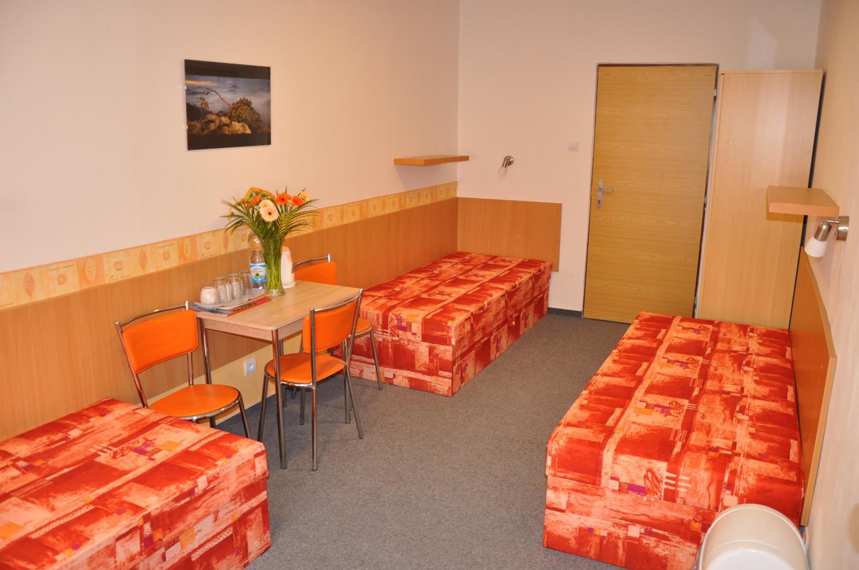 Triple Room with Private Bathroom - Photo 3