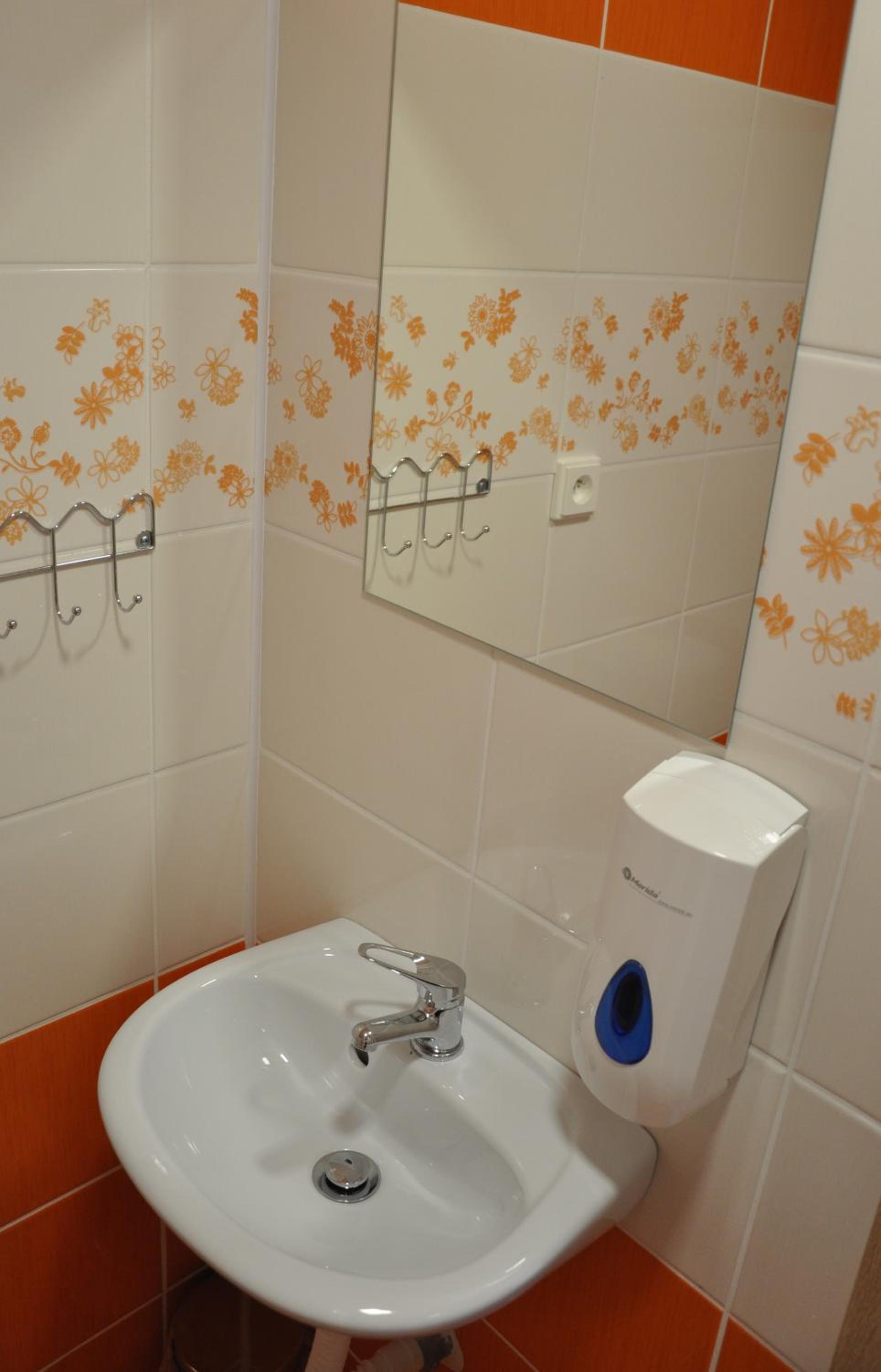 Triple Room with Private Bathroom - Photo 22