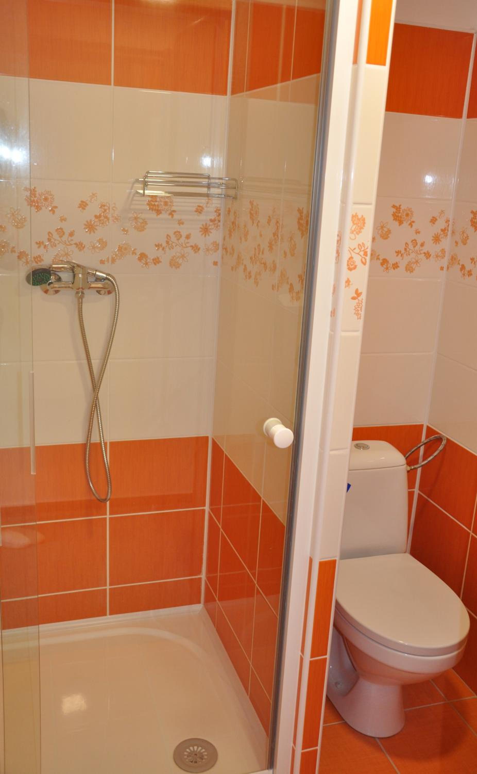 Twin Room with Bathroom - Photo 13